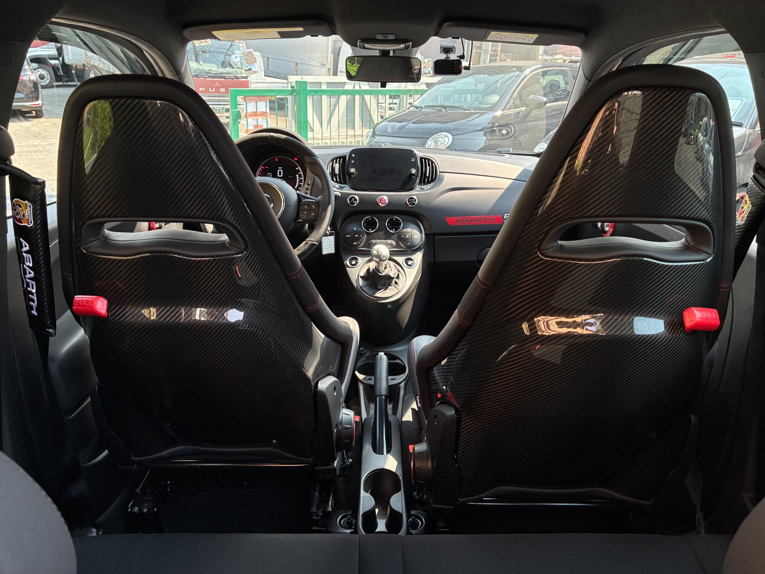 2024 Abarth 695 - アバルト 695 コンペティツィオーネ 左MT・ワンオーナー・サベルトカーボンセミバケシート・縦2本レコードモンツァマフラー・17inchAW・beatsオーディオ・7inchUconnect・アルミフューエルキャップ・KONI・アルミペダル・ドラレコ・ETC