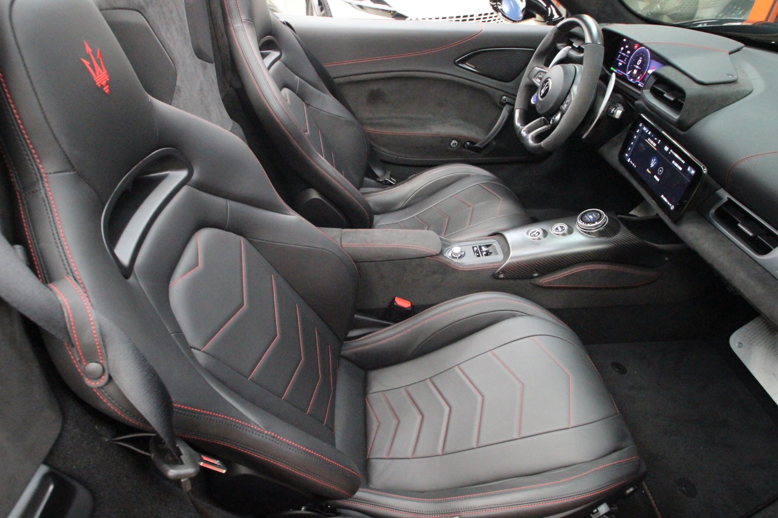 2024 Maserati MC20 Cielo - マセラティ MC20チェロ 3.0 オプション895 エクステリアカ-ボンファイバ-PKG カ-ボンブレ-キ サスペンションリフタ- トノカバ-トライデントペイント SonusFaberサウンド 20Birdgcageホイ-ル レッドキャリパ- アシスタントPKG 360°カメラ