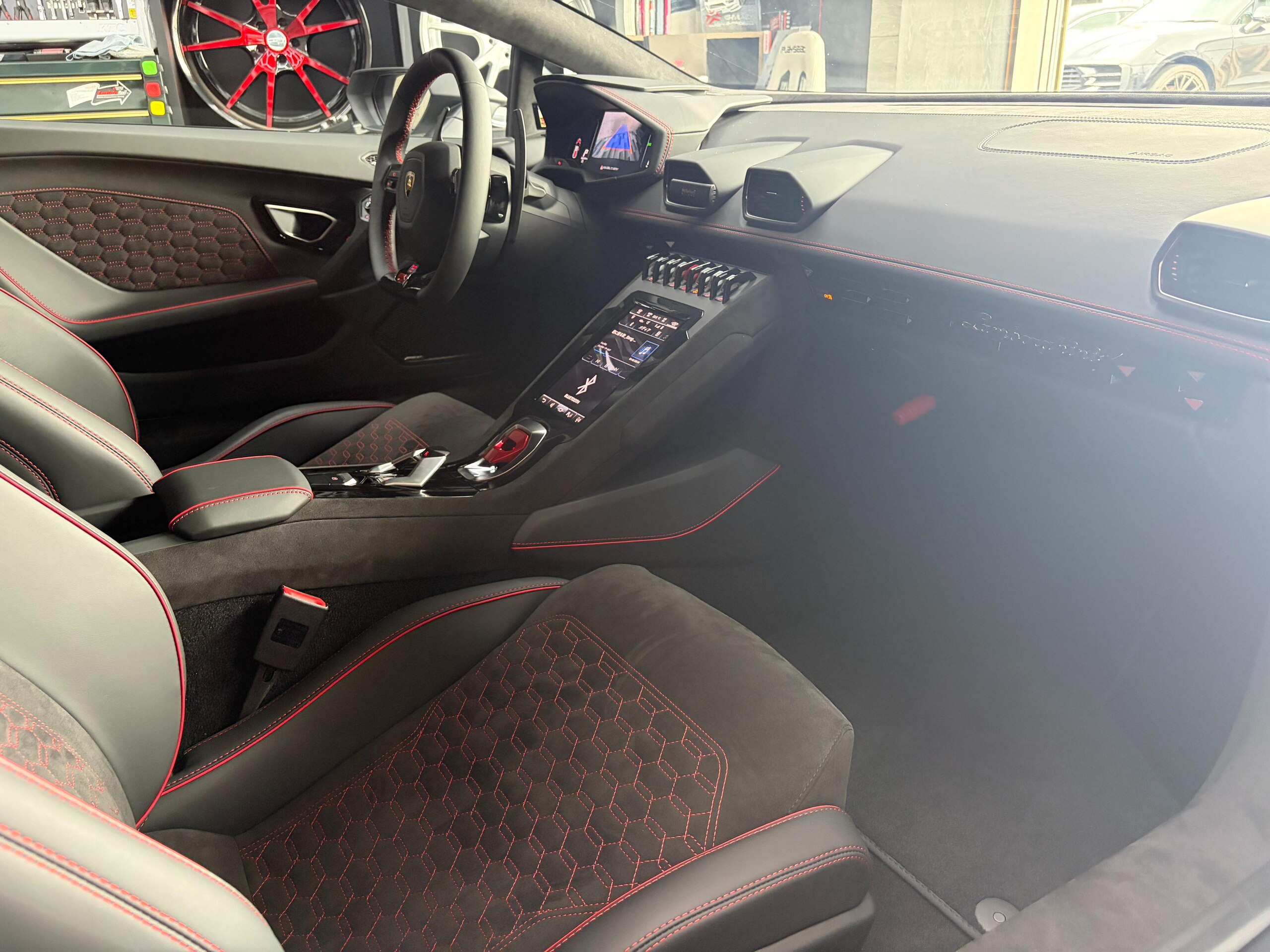 2024 Lamborghini Huracan Sterrato - ランボルギーニ ウラカンステラート (LDF) 4WD 世界限定1499台・ワンオーナー・ENSONUMオーディオ・レッドキャリパー・純正ナビ・Bluetooth・デジタルインナーミラー・レーダー探知機・ETC・クリアランスソナー・バックカメラ・19インチAW