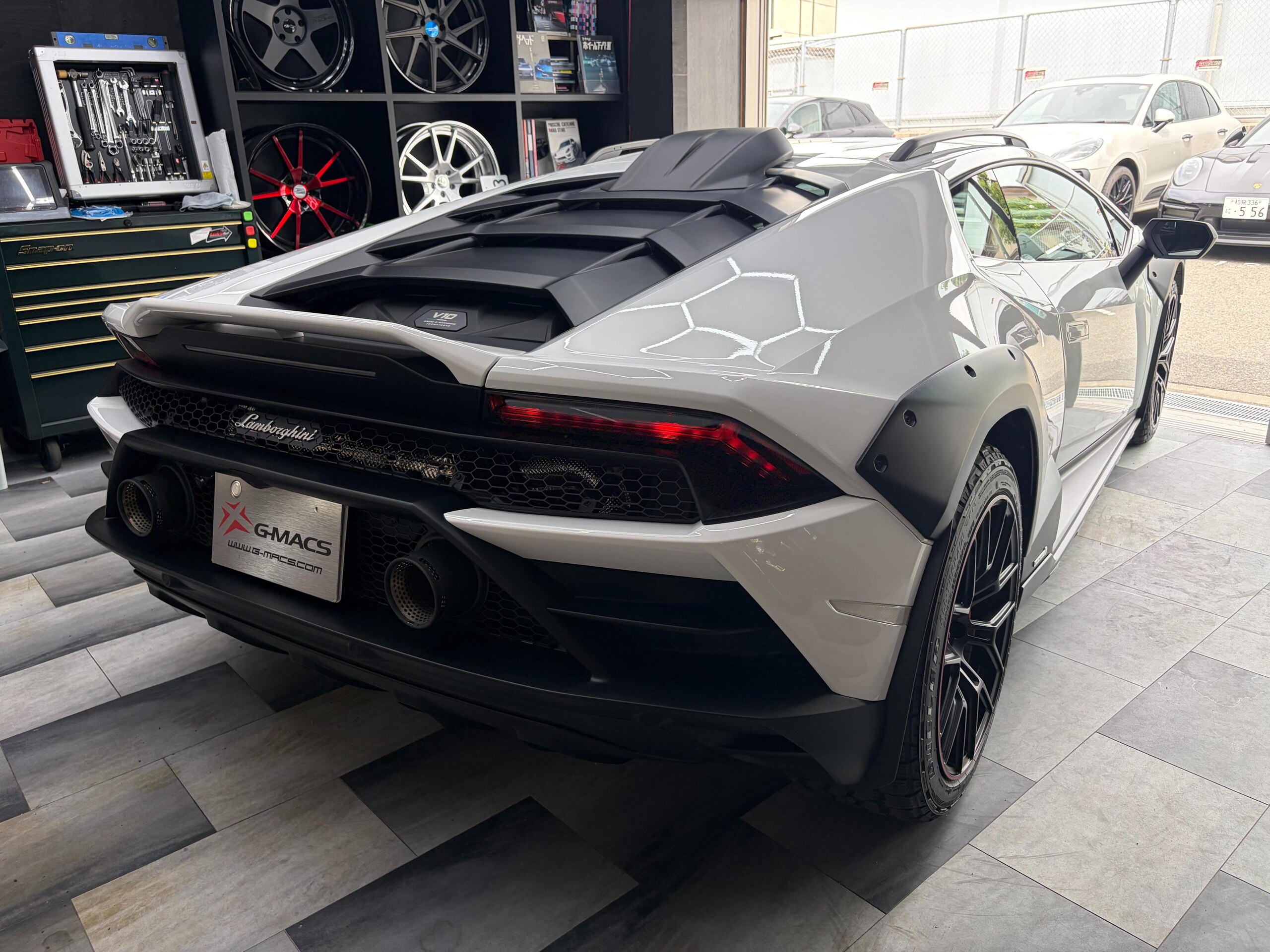 2024 Lamborghini Huracan Sterrato - ランボルギーニ ウラカンステラート (LDF) 4WD 世界限定1499台・ワンオーナー・ENSONUMオーディオ・レッドキャリパー・純正ナビ・Bluetooth・デジタルインナーミラー・レーダー探知機・ETC・クリアランスソナー・バックカメラ・19インチAW