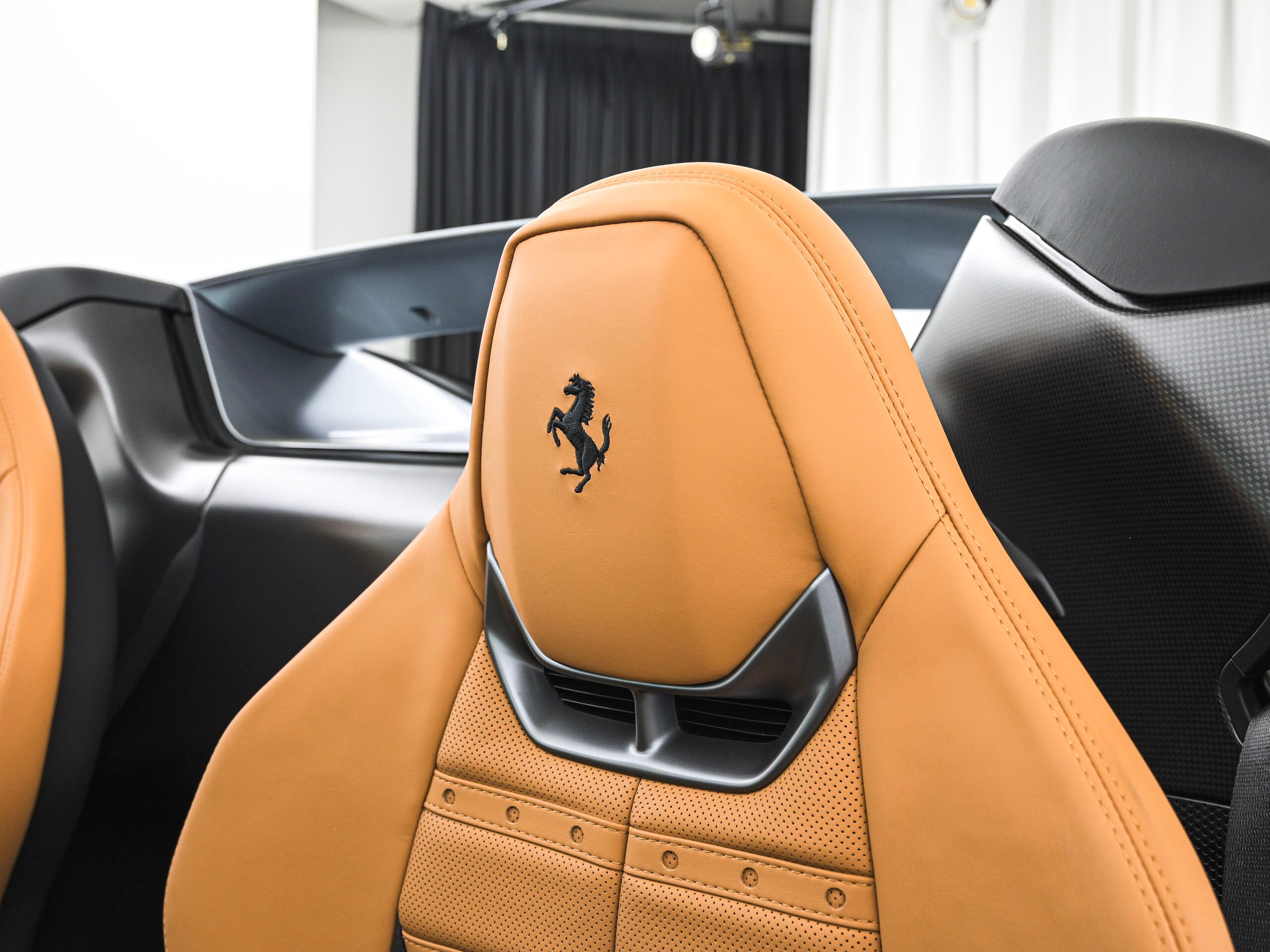 2024 Ferrari 296GTS - フェラーリ 296GTS アセット フィオラノ パッケージ F1 DCT アップルカープレイ デイトナスタイルシート アセットフィオラノ 20インチD鍛造ホイール ベンチレーション
