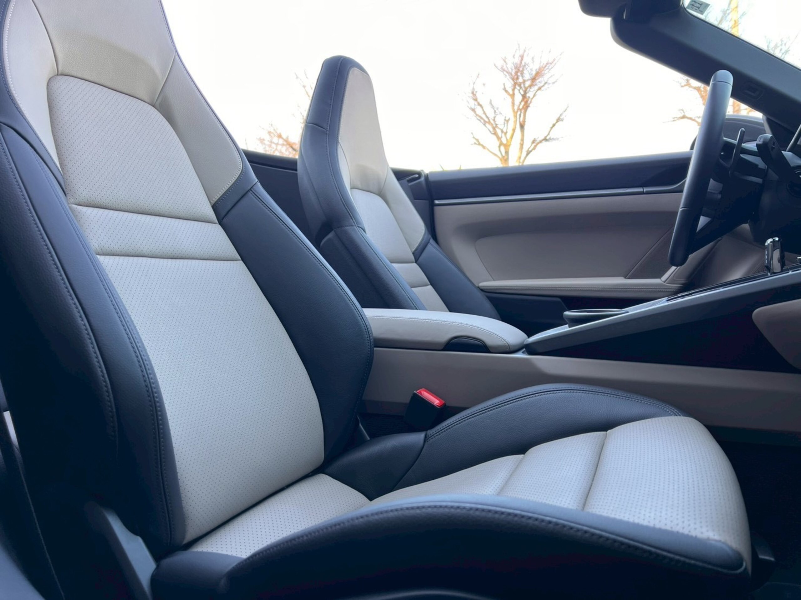2024 Porsche 911 Cabriolet - ポルシェ 911カブリオレ カレラ PDK 992・2 2025年モデル 正規ディーラー車 左ハンドル スポーツクロノパッケージ カレラエクスクルーシブデザインホイール スポーツエキゾーストシステム 新車取説 保証書 スペアキー有り