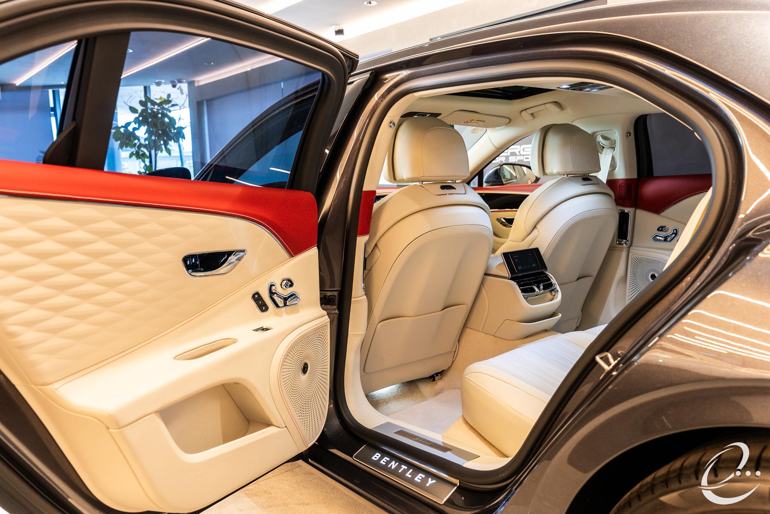 2024 Bentley Flying Spur - 2024 بنتلي Flying Spur