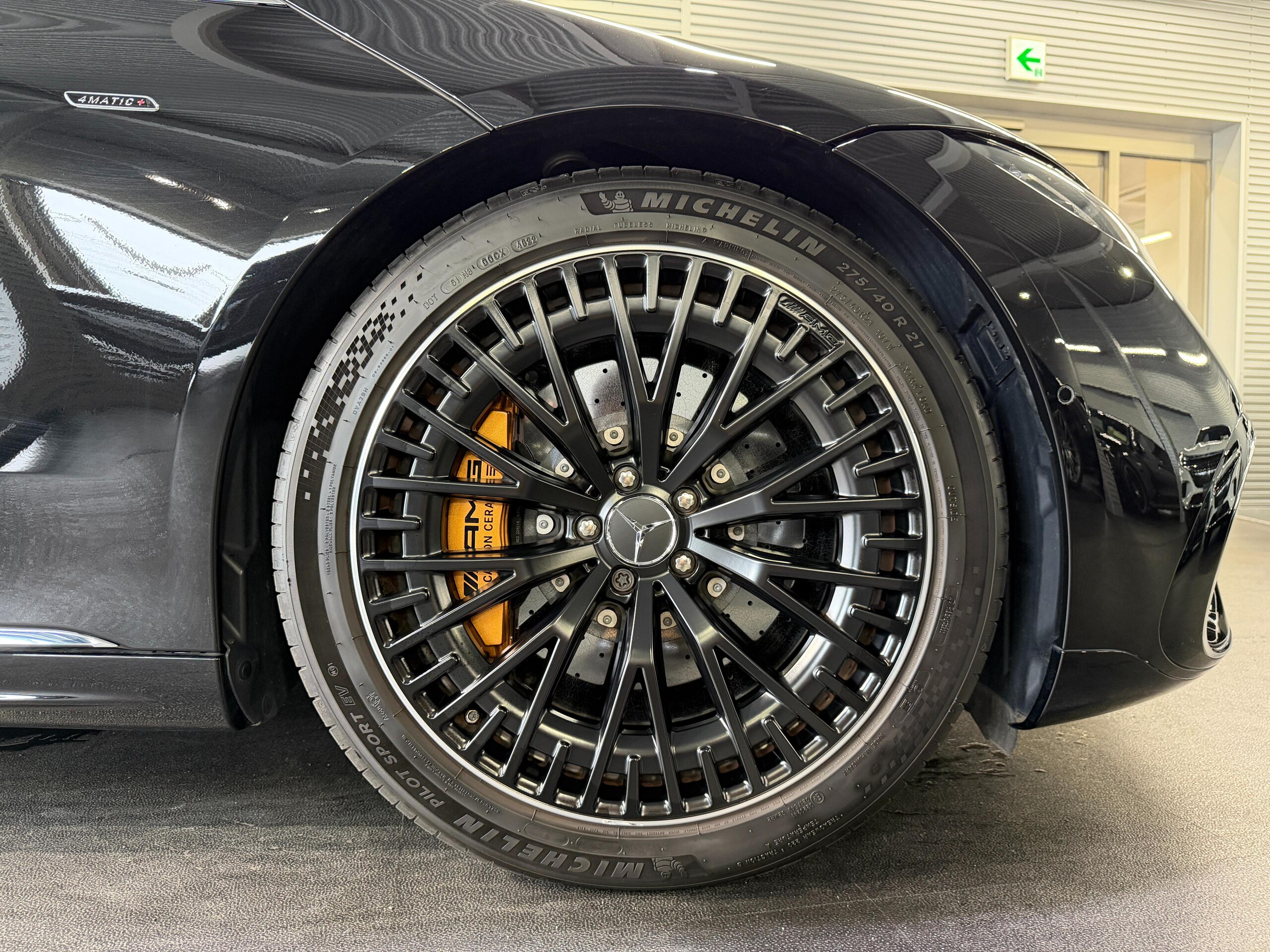 2024 Mercedes-AMG EQS - メルセデスＡＭＧ EQS 53 4マチックプラス 4WD MP202302 左ハンドル AMGカーボンセラミックブレーキ AMGカーボンファイバーインテリアトリム エクスクルーシブPKG リアコンフォートPKG リアベルトバック タイヤ4本交換付 前後ドラレコ360 パノラミックS/R 黒本革