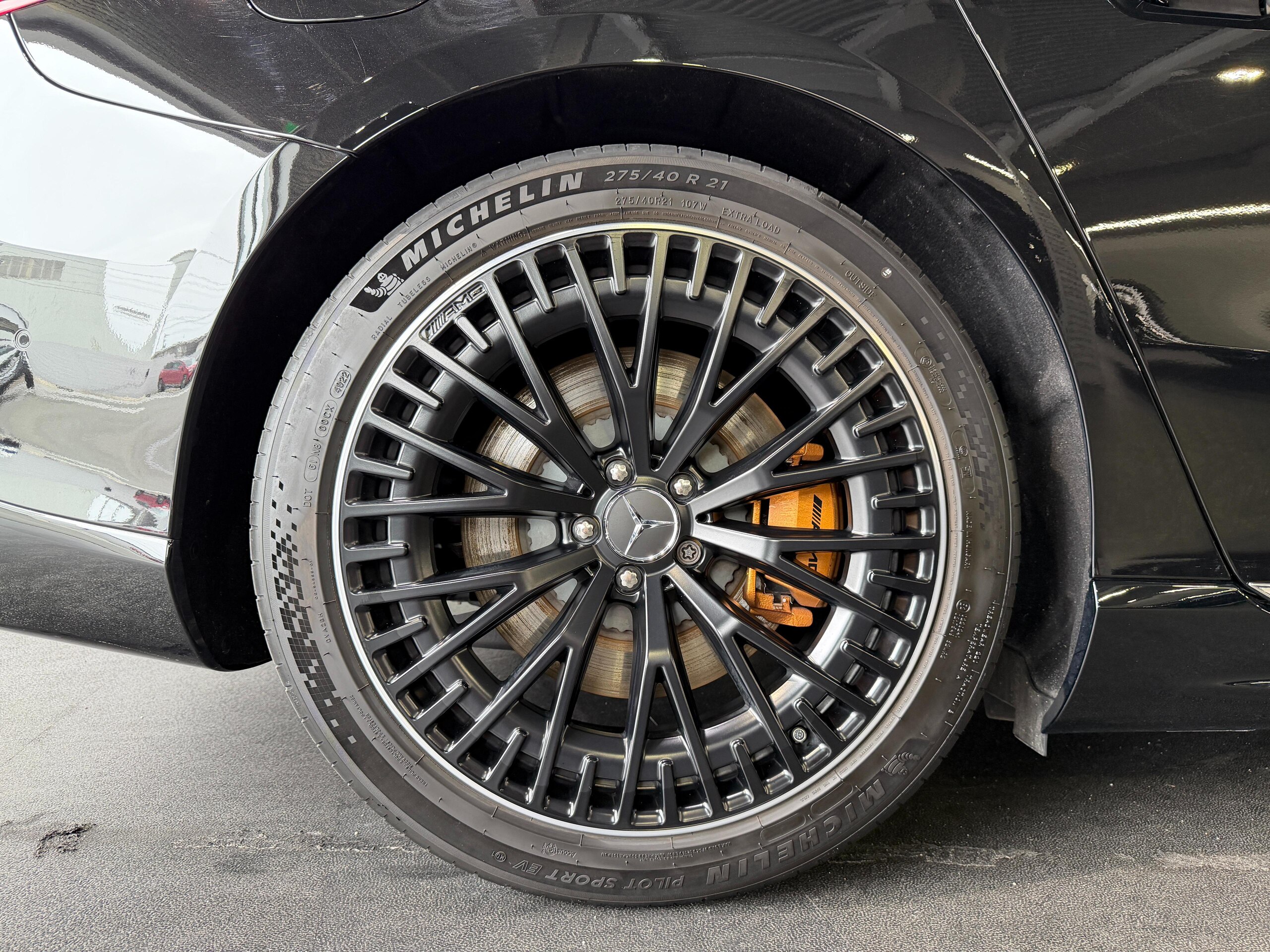 2024 Mercedes-AMG EQS - メルセデスＡＭＧ EQS 53 4マチックプラス 4WD MP202302 左ハンドル AMGカーボンセラミックブレーキ AMGカーボンファイバーインテリアトリム エクスクルーシブPKG リアコンフォートPKG リアベルトバック タイヤ4本交換付 前後ドラレコ360 パノラミックS/R 黒本革