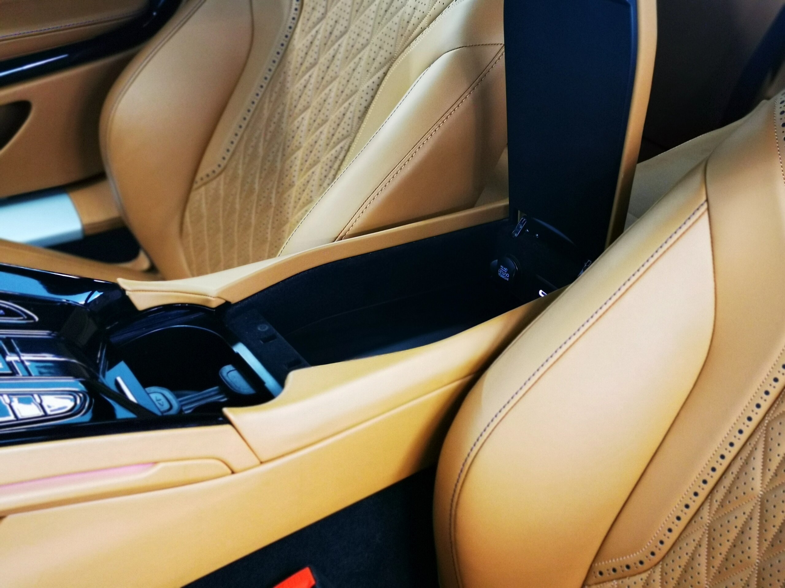 2024 Aston Martin DB12