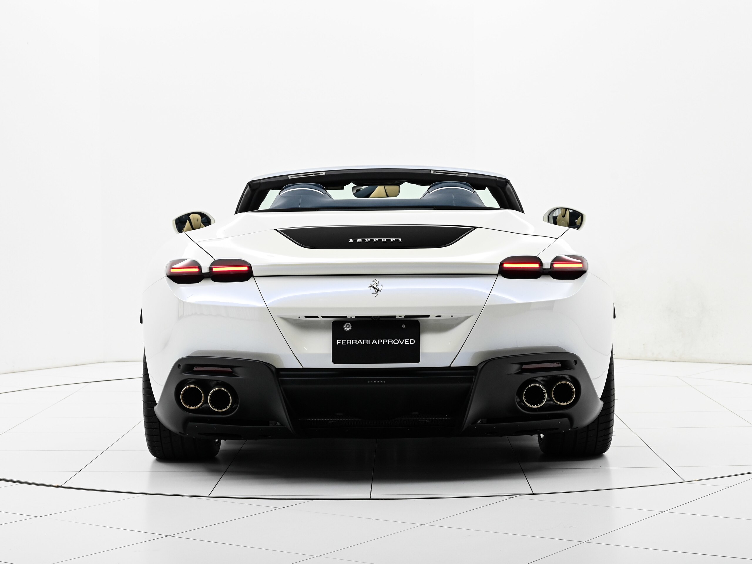 2024 Ferrari RomaSpider - フェラーリ ローマスパイダー F1 DCT BiancoBirdCage FCAM スマートフォンコネクト LED付ハンドル カーボン製シルキックプレート ダイヤモンド研磨仕上鍛造ホイール ワイヤレス充電