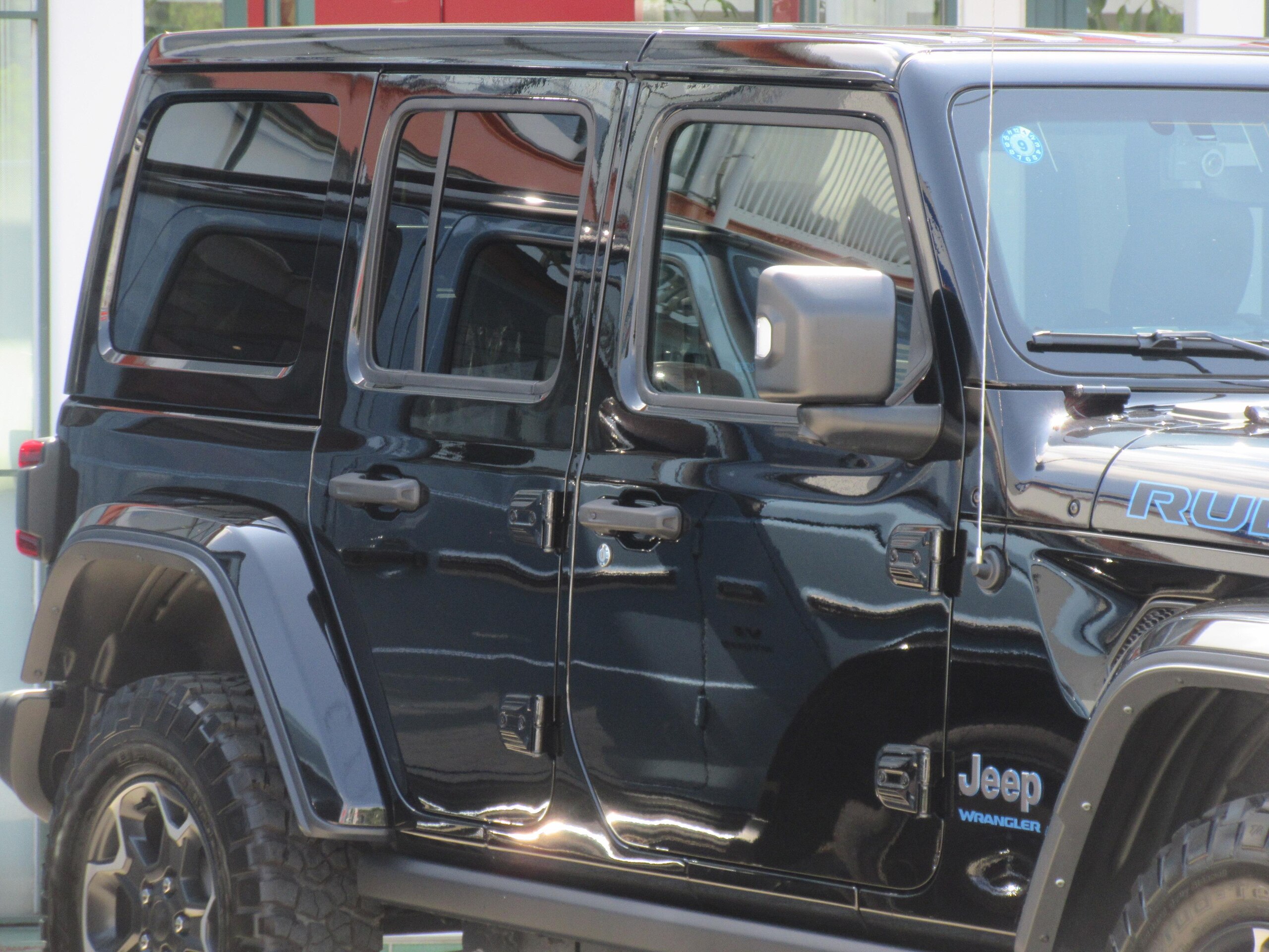 2024 Jeep Wrangler - ジープ ラングラー アンリミテッド ルビコン 4xe 4WD 専用17インチAW ダークグレーアクセント入りフロントグリル ロックレール LEDヘッドライト レザーシート シートヒーター サブウーハー付きアルパイン製スピーカー 純正ドライブレコーダー