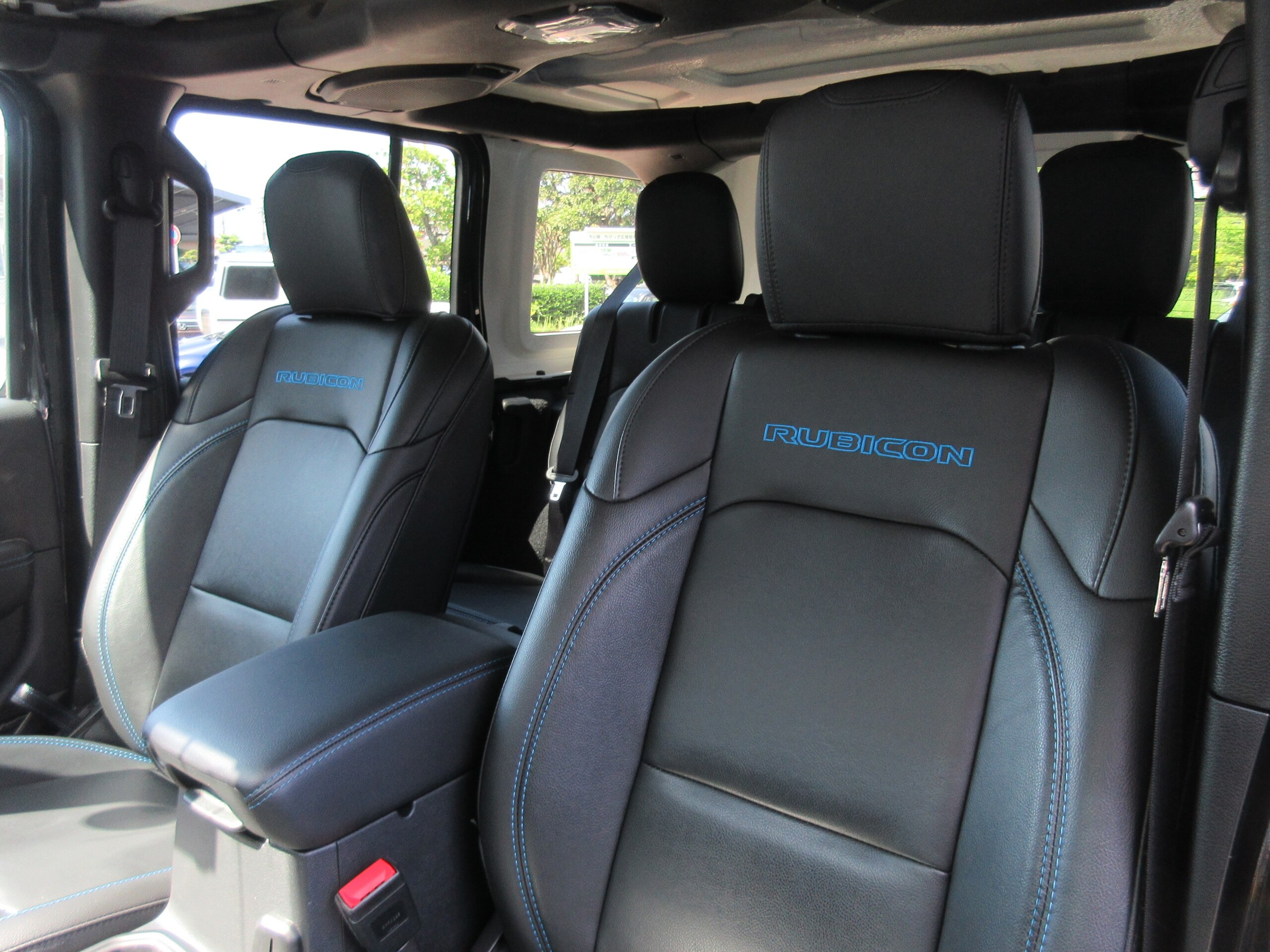 2024 Jeep Wrangler - ジープ ラングラー アンリミテッド ルビコン 4xe 4WD 専用17インチAW ダークグレーアクセント入りフロントグリル ロックレール LEDヘッドライト レザーシート シートヒーター サブウーハー付きアルパイン製スピーカー 純正ドライブレコーダー