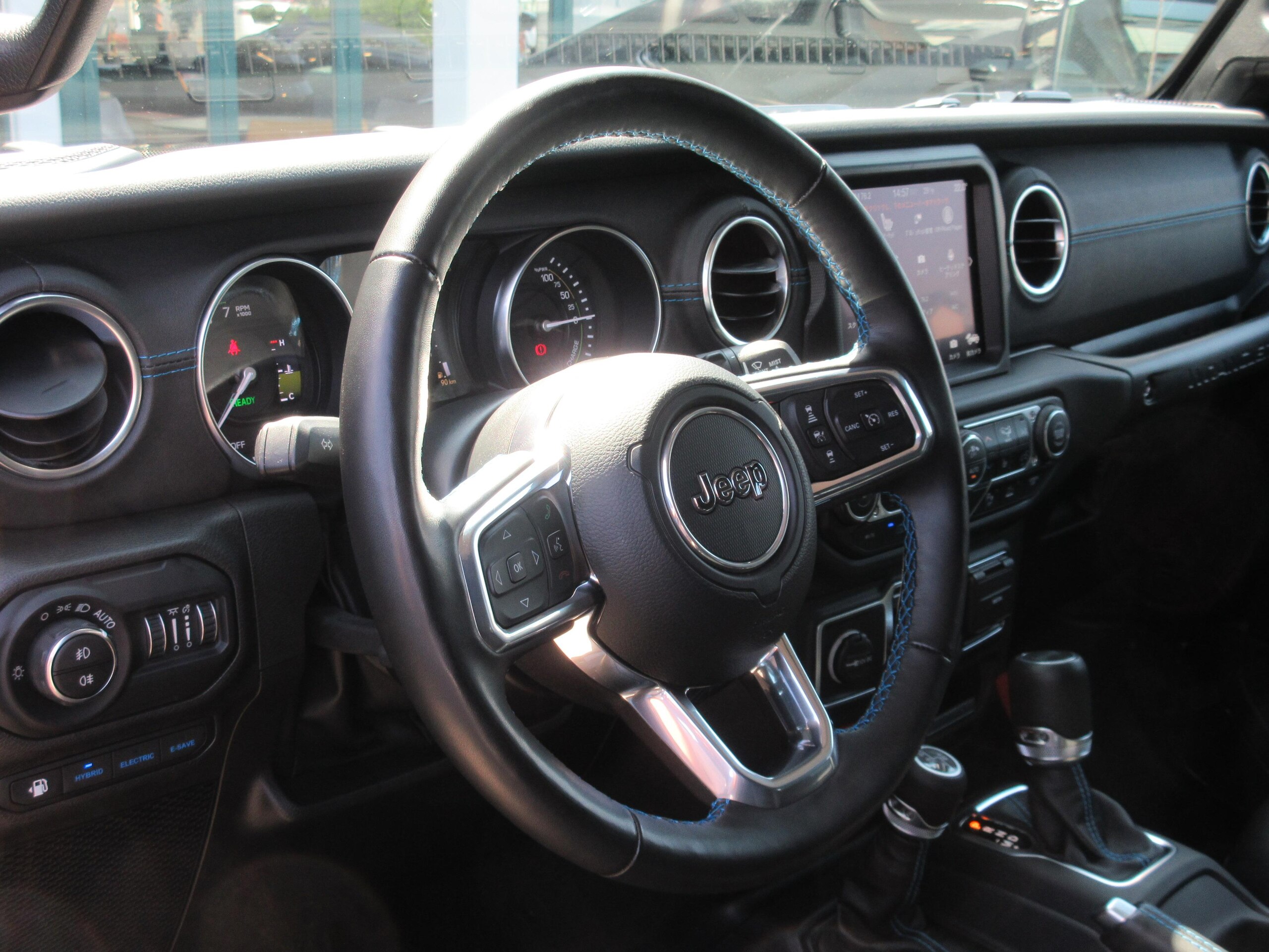 2024 Jeep Wrangler - ジープ ラングラー アンリミテッド ルビコン 4xe 4WD 専用17インチAW ダークグレーアクセント入りフロントグリル ロックレール LEDヘッドライト レザーシート シートヒーター サブウーハー付きアルパイン製スピーカー 純正ドライブレコーダー