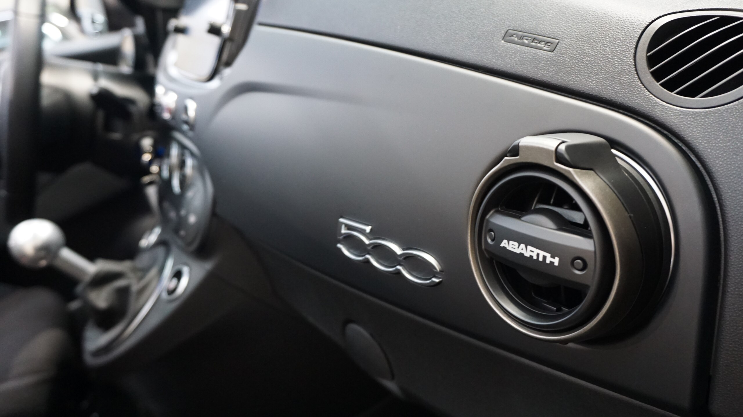 2024 Abarth 595C - アバルト 595C F595C ワンオーナー アップルカープレイ バックソナー キセノン beatsサウンド サイドデカール キーレス ETC