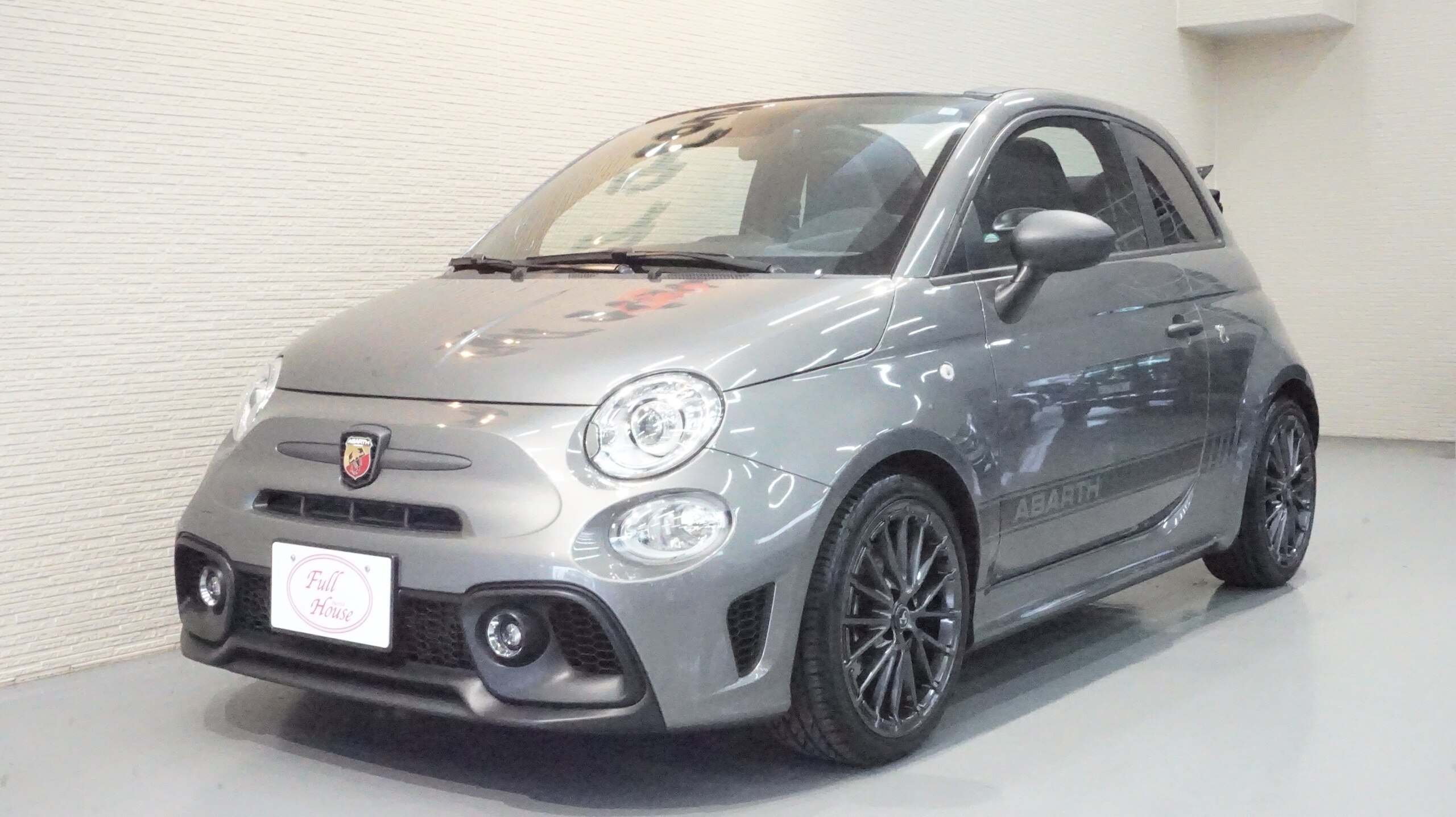2024 Abarth 595C - アバルト 595C F595C ワンオーナー アップルカープレイ バックソナー キセノン beatsサウンド サイドデカール キーレス ETC