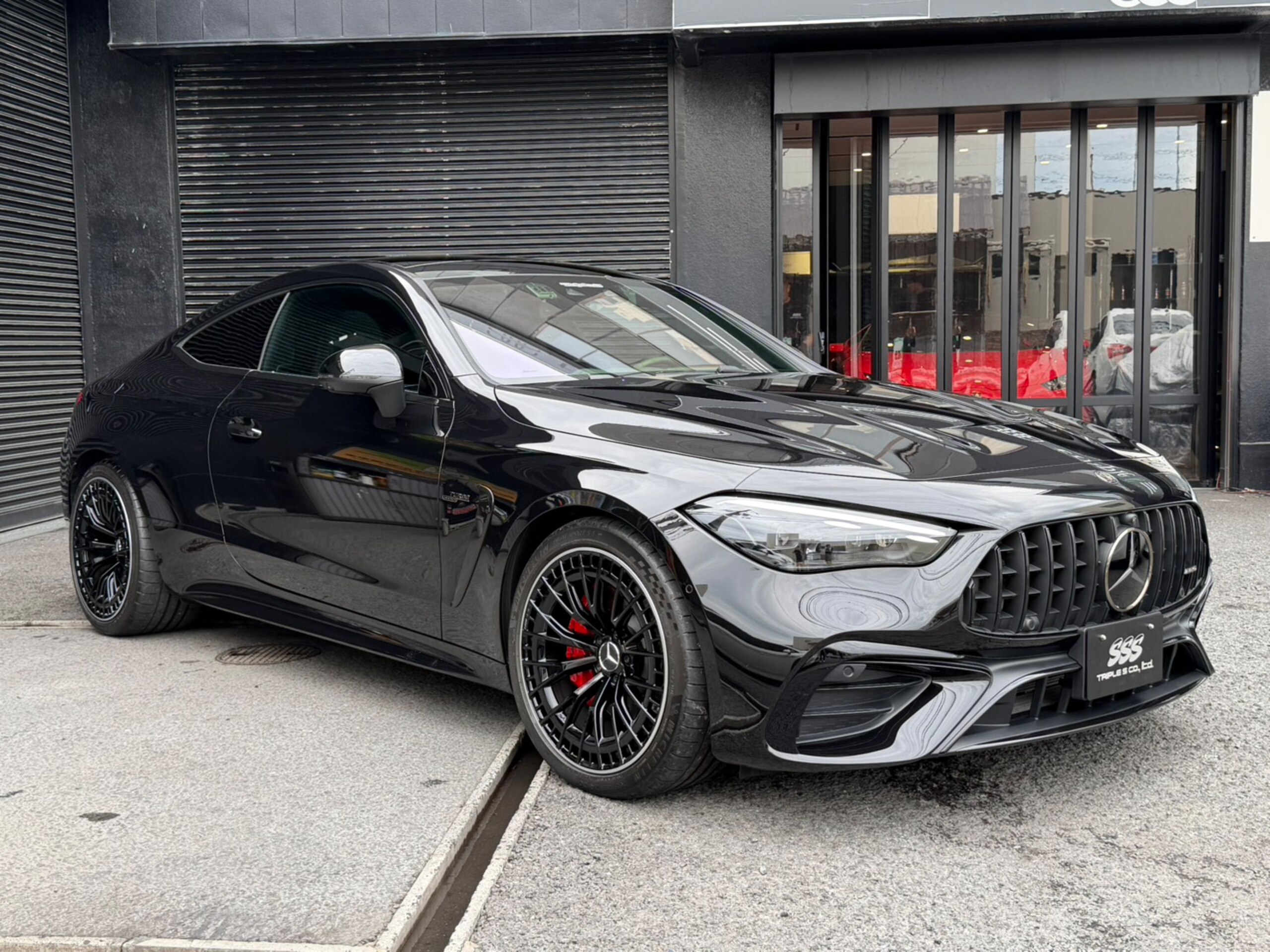 2024 Mercedes-AMG CLECoupe - メルセデスＡＭＧ CLEクーペ 53 4マチックプラス (ISG搭載モデル) 4WD MP202401 本国53仕様 ホイル塗装 レッドキャリパー スモークテール メッキ部品ブラックメッキ化 セラミックコーティング パノラマルーフ 専用3本スポークハンドル 革シート カーボンパネル アンビエントライン