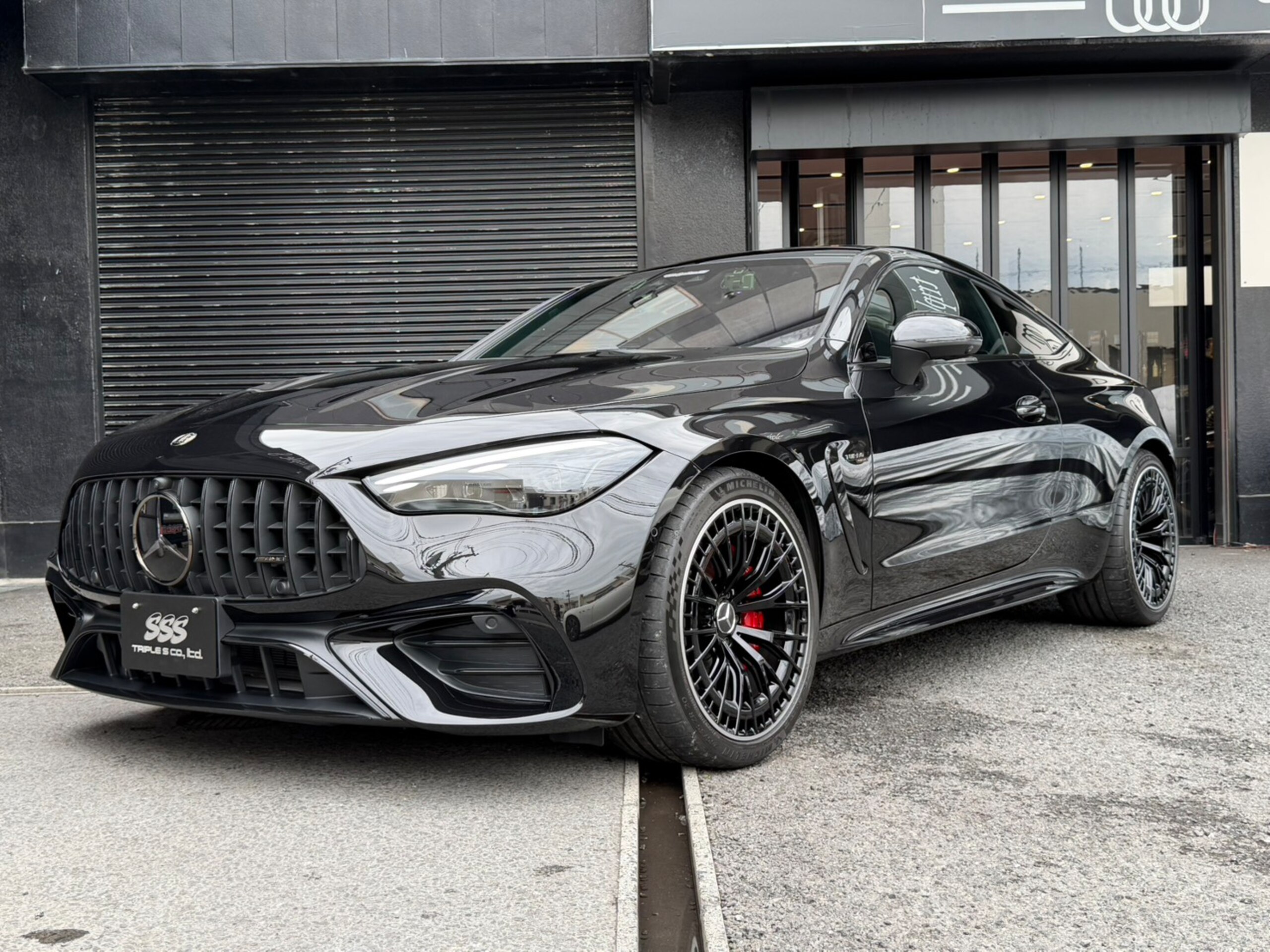 2024 Mercedes-AMG CLECoupe - メルセデスＡＭＧ CLEクーペ 53 4マチックプラス (ISG搭載モデル) 4WD MP202401 本国53仕様 ホイル塗装 レッドキャリパー スモークテール メッキ部品ブラックメッキ化 セラミックコーティング パノラマルーフ 専用3本スポークハンドル 革シート カーボンパネル アンビエントライン