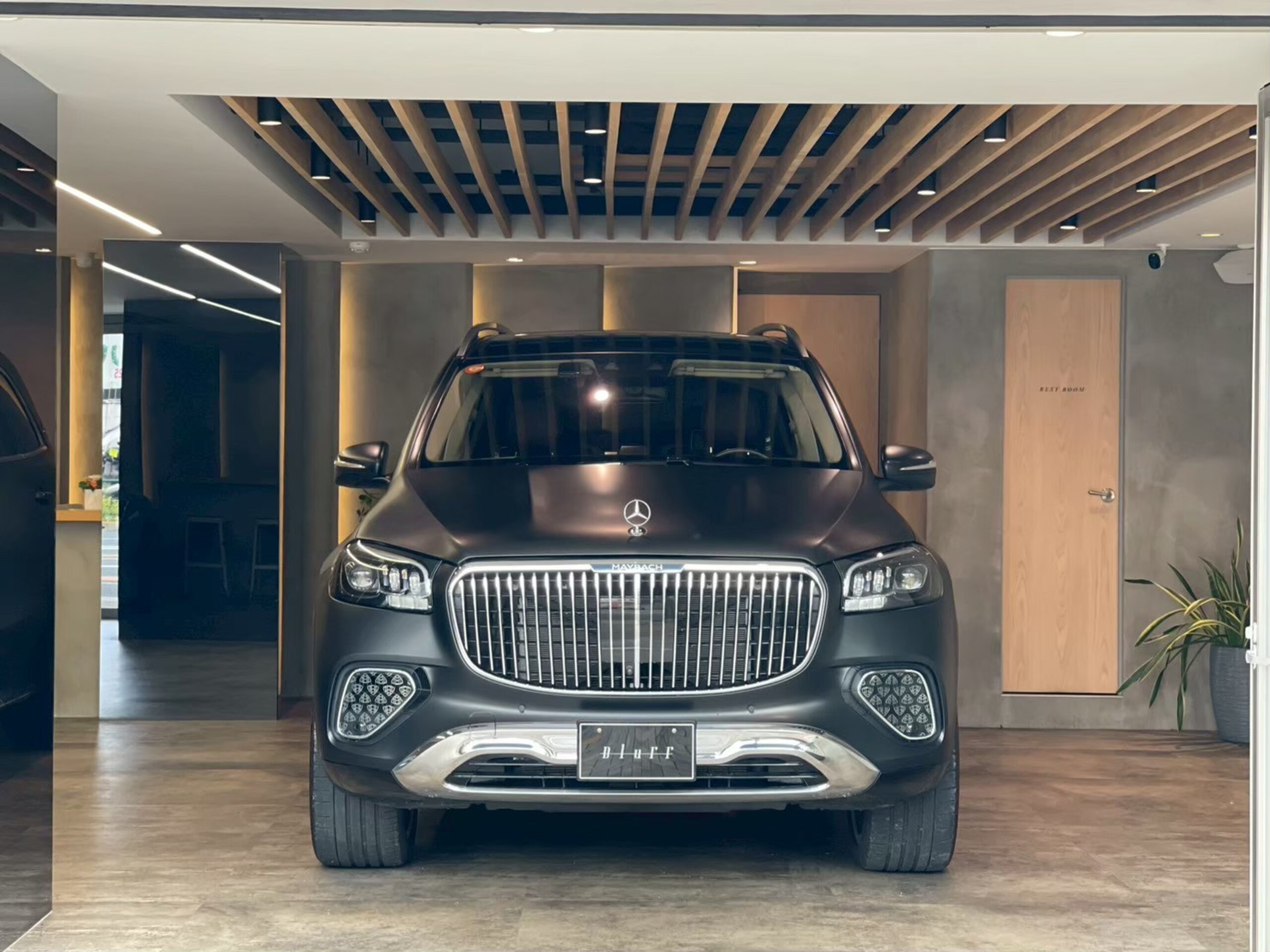 2024 Mercedes-Maybach GLS - メルセデス・マイバッハ GLS 600 4マチック (ISG搭載モデル) ファーストクラスパッケージ 4WD MP202402 レーダーセーフティーPKG 4人乗 左右独立シート 格納式テーブル クーリングボックス 専用シャンパングラス格納 パノラミックスライディングルーフ リラクゼーション機能 シートヒータープラス
