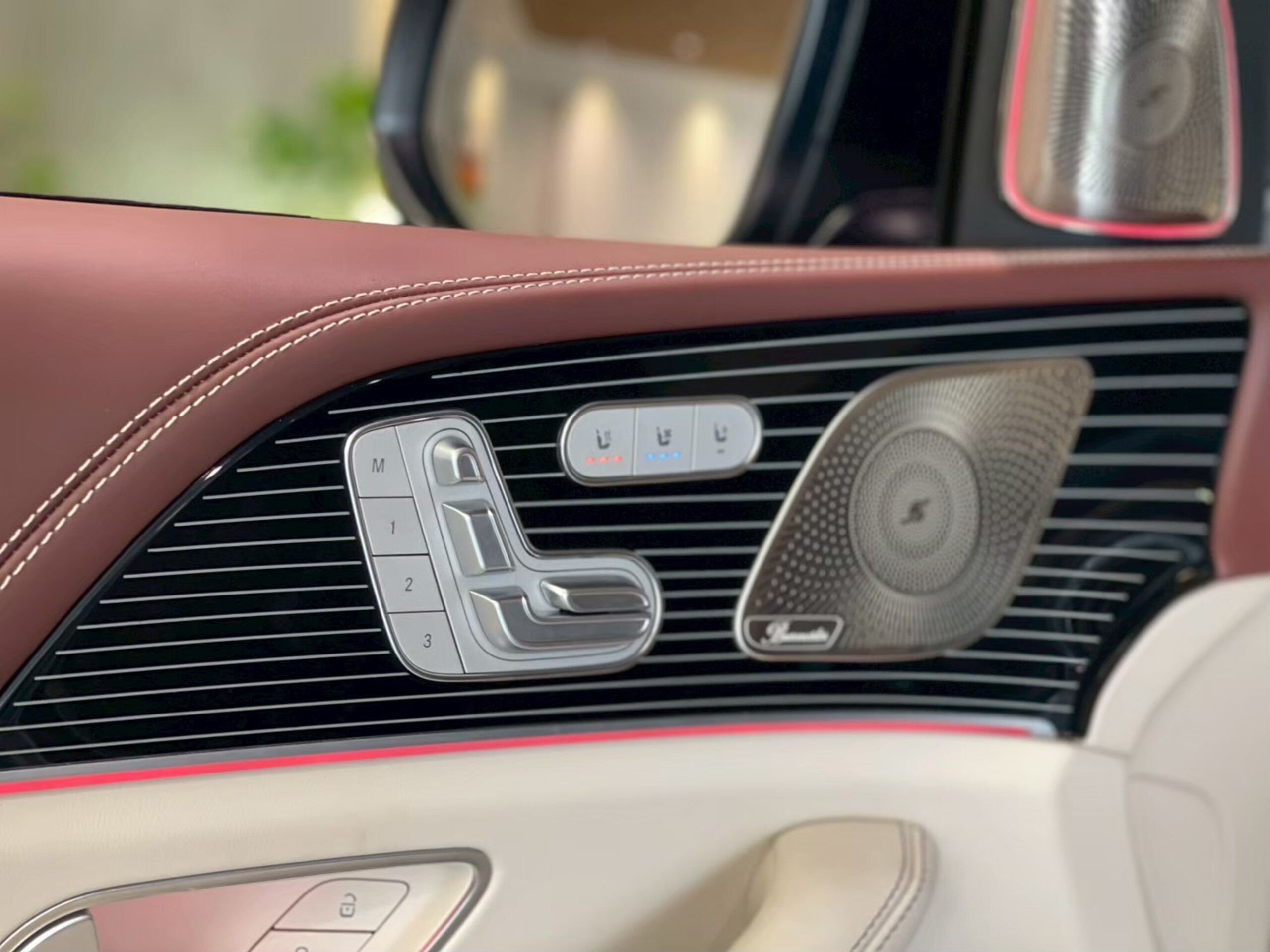 2024 Mercedes-Maybach GLS - メルセデス・マイバッハ GLS 600 4マチック (ISG搭載モデル) ファーストクラスパッケージ 4WD MP202402 レーダーセーフティーPKG 4人乗 左右独立シート 格納式テーブル クーリングボックス 専用シャンパングラス格納 パノラミックスライディングルーフ リラクゼーション機能 シートヒータープラス