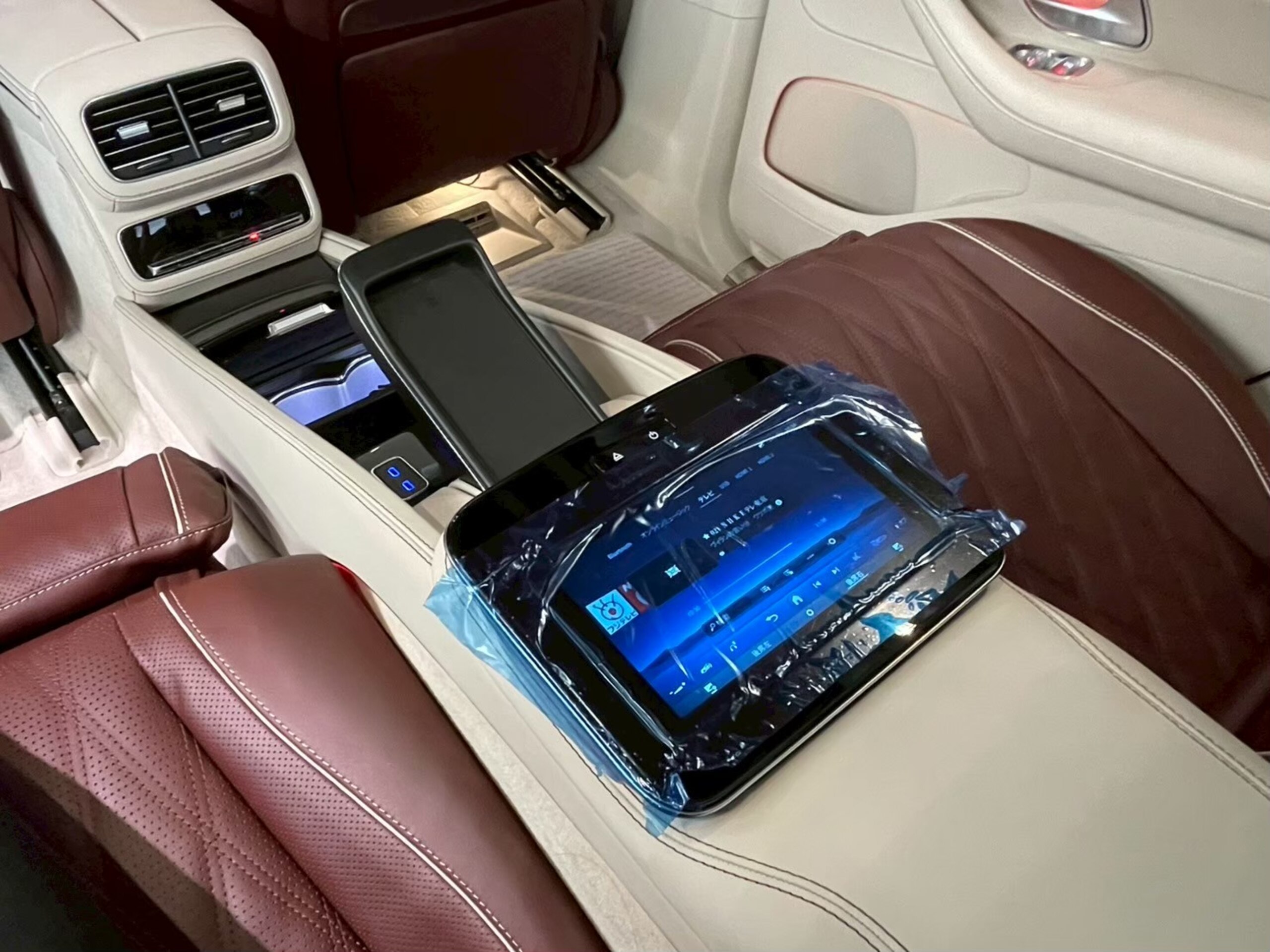 2024 Mercedes-Maybach GLS - メルセデス・マイバッハ GLS 600 4マチック (ISG搭載モデル) ファーストクラスパッケージ 4WD MP202402 レーダーセーフティーPKG 4人乗 左右独立シート 格納式テーブル クーリングボックス 専用シャンパングラス格納 パノラミックスライディングルーフ リラクゼーション機能 シートヒータープラス