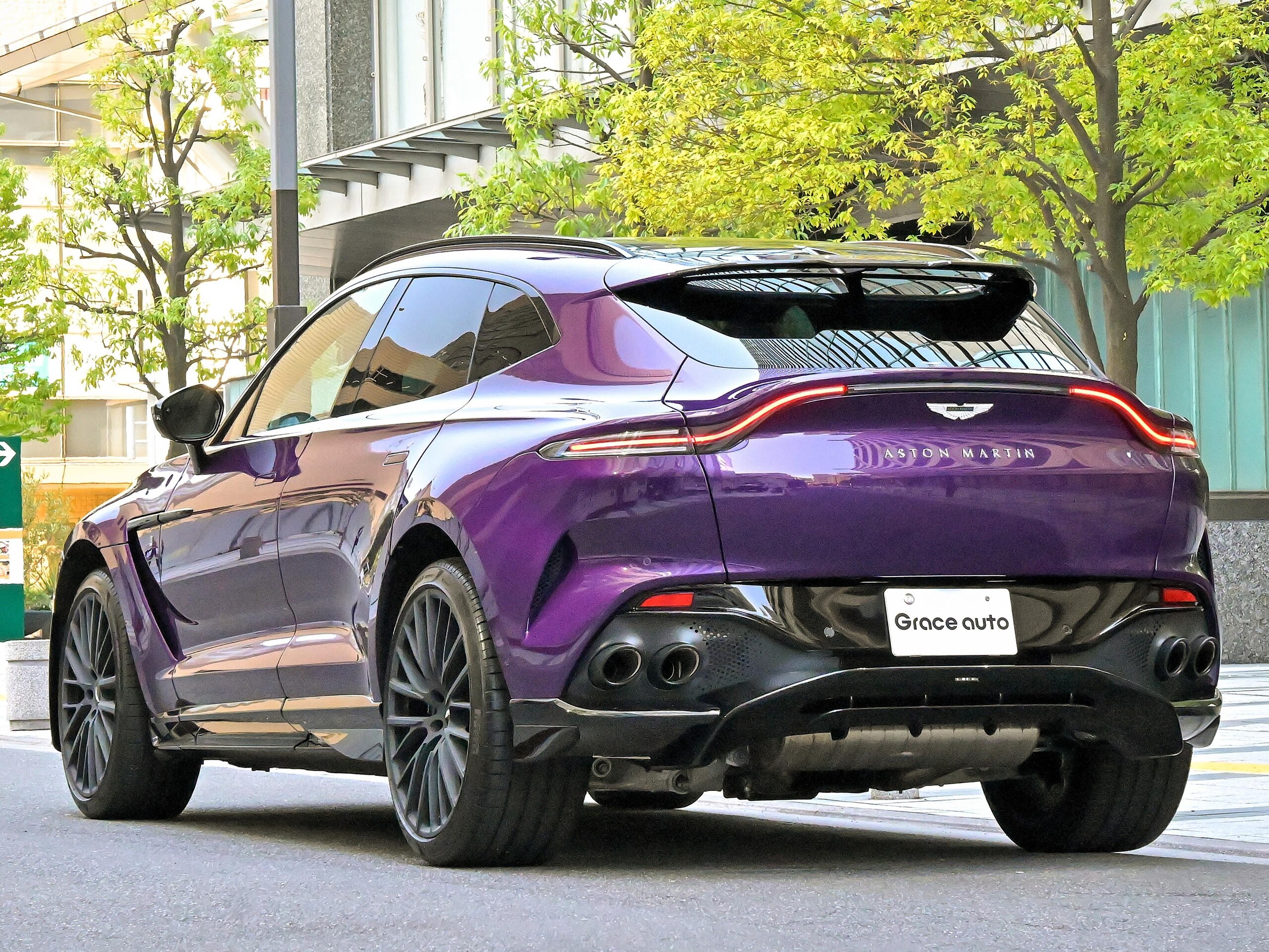 2024 Aston Martin DBX