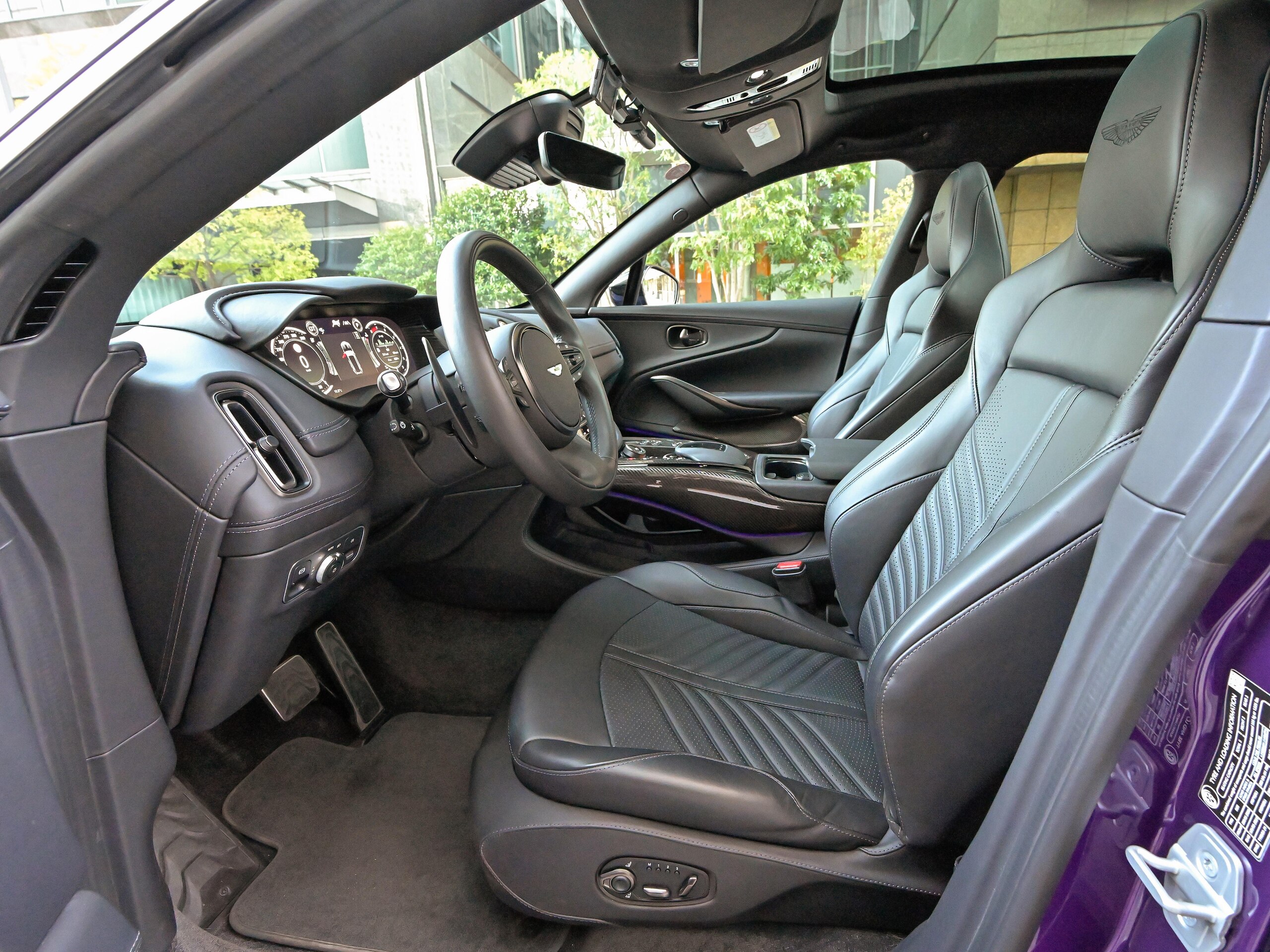 2024 Aston Martin DBX