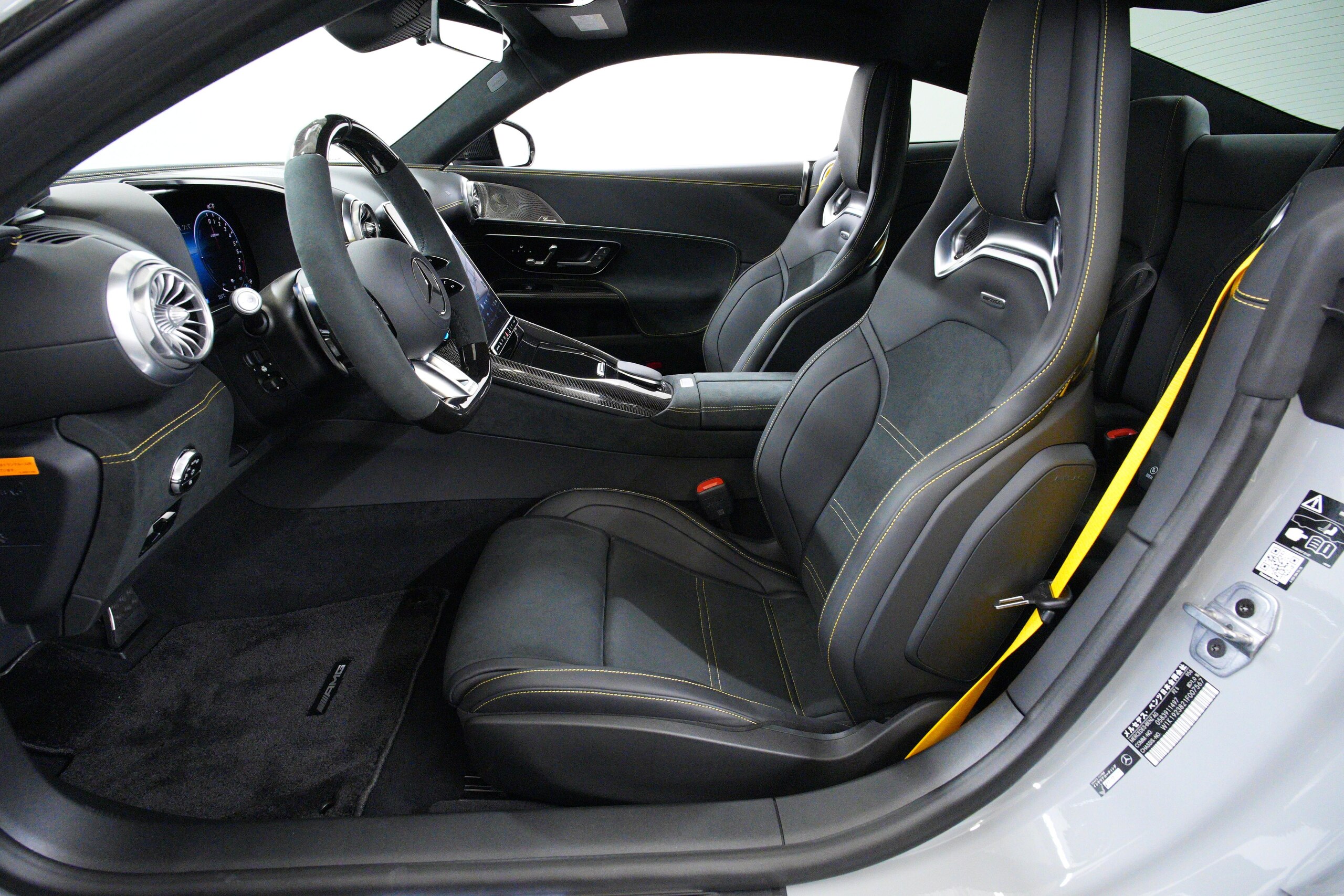 2025 Mercedes-AMG GT - メルセデスＡＭＧ GT 63 S E パフォーマンス クーペ 4WD MP202501 1オーナー MANUFAKTURアルペングレー カーボンPKG エアロダイナミクスPKG フロントリフト リアアクスルステアリング デジタルライト ナッパレザー/MICROCUT シートヒーター ステアリングヒーター パドルシフト
