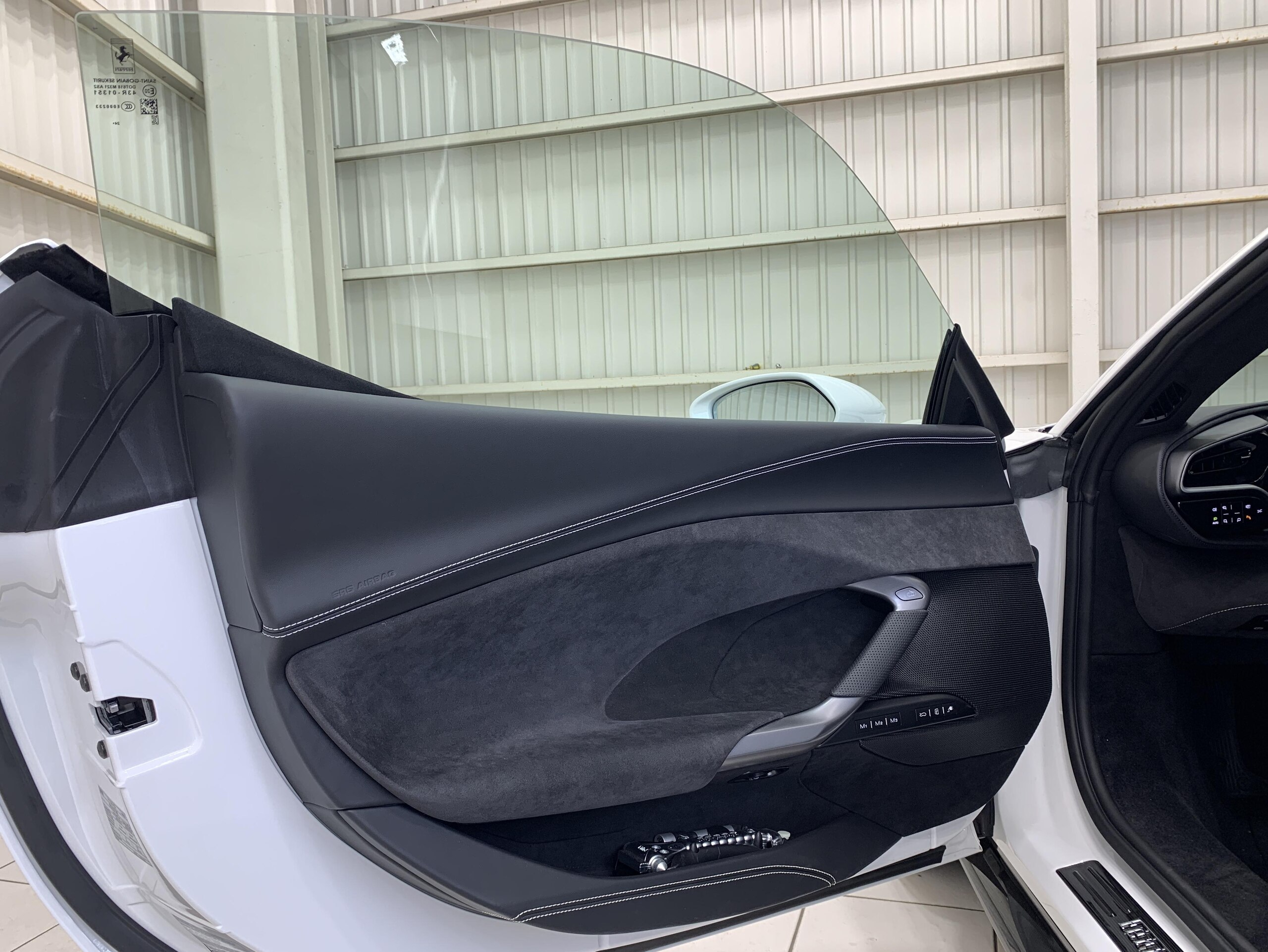 2025 Ferrari 296GTS - フェラーリ 296GTS F1 DCT フロントリフト シートベンチレーション Apple CarPlay 電動シート カーボンフロントスポイラー カーボンリアディフューザー カーボンアンダーカバー ヘッドレストステッチ 前後センサー LEDステアリング