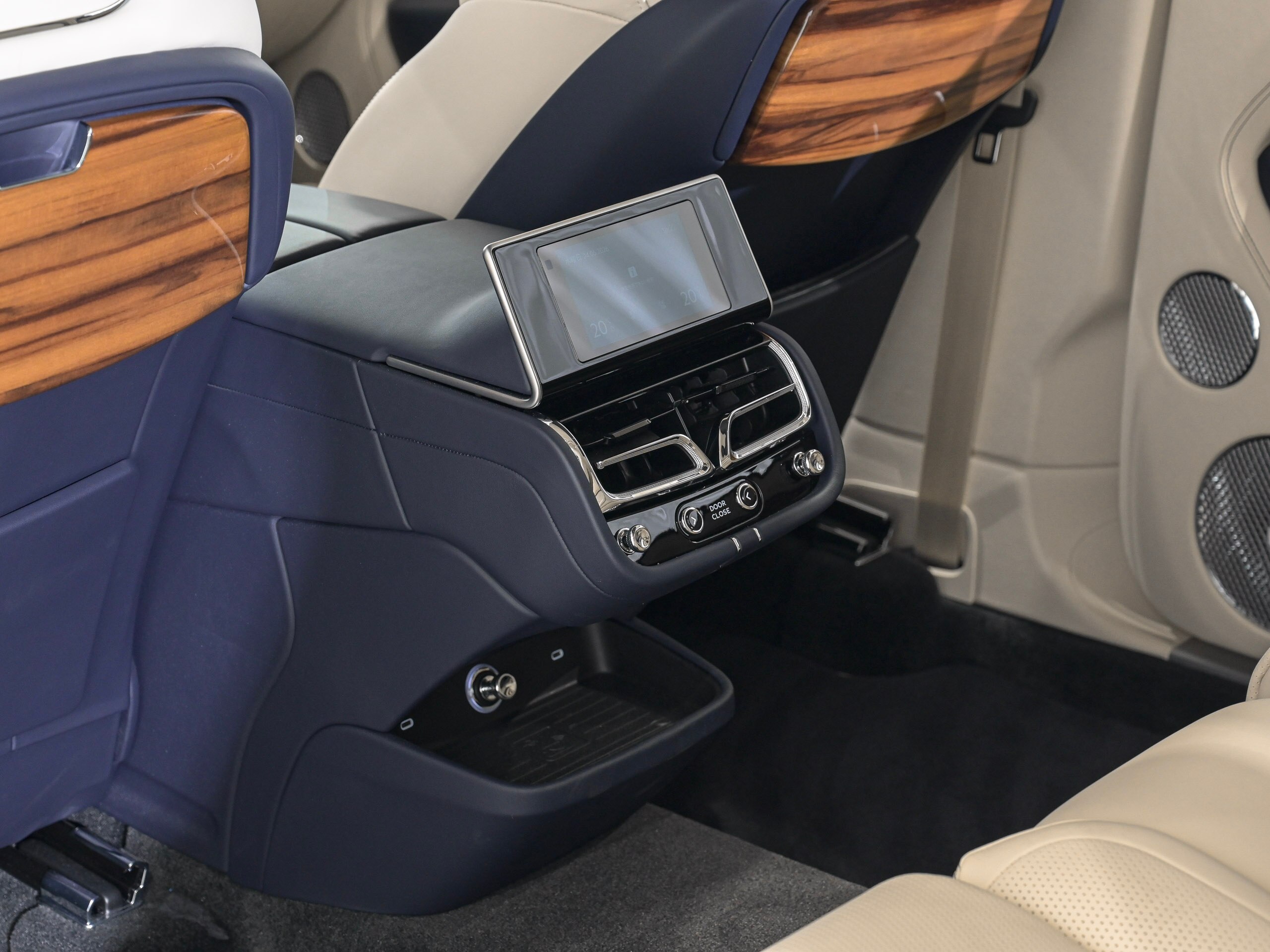 2025 Bentley Bentayga - ベントレー ベンテイガ エクステンデッド ホイールベース アズール 4WD ツーリングスペック Naim For Bentley