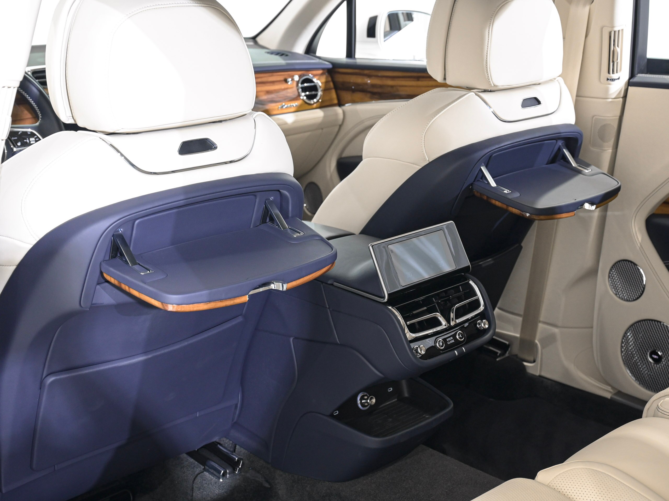 2025 Bentley Bentayga - ベントレー ベンテイガ エクステンデッド ホイールベース アズール 4WD ツーリングスペック Naim For Bentley