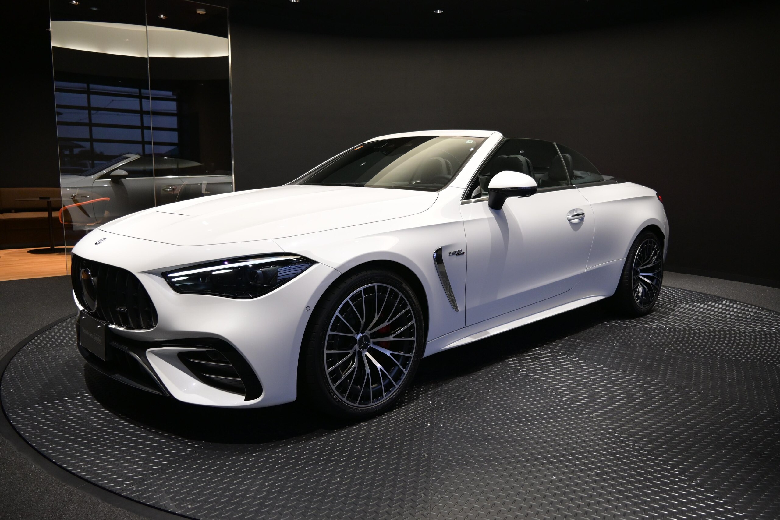 2025 Mercedes-AMG CLE Cabriolet - メルセデスＡＭＧ CLEカブリオレ 53 4マチックプラス (ISG) 4WD MP202601 AMGダイナミックパッケージ/エクスクルーシブパッケージ/ソフトトップレッド/AMGレッドブレーキ・キャリパー/マルチコントロールシートバックパッケージ/純正ドラレコ付き/