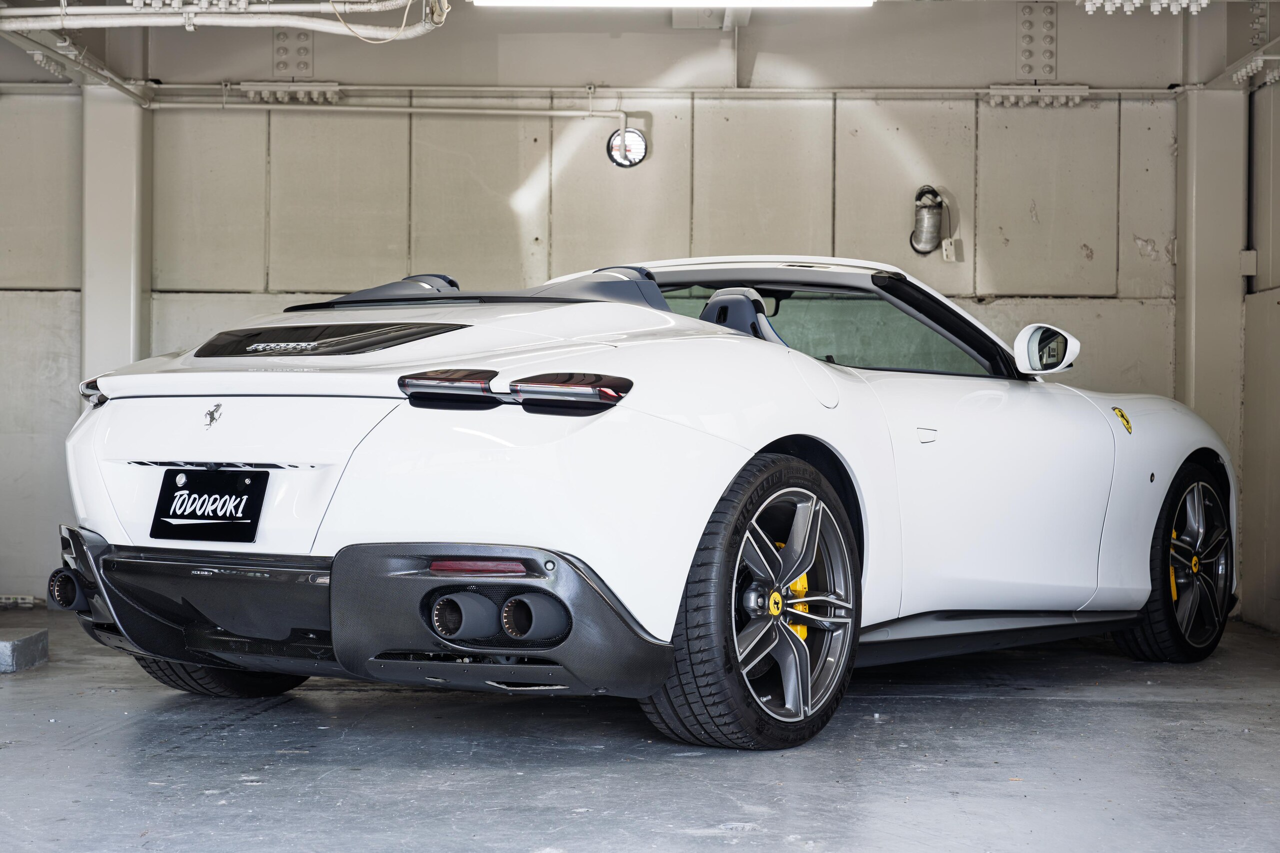 2025 Ferrari RomaSpider - フェラーリ ローマスパイダー F1 DCT OP1140 Bianco Cervino カーボン(リアディフューザー・シルカバー・Fスポイラー) LEDステアリング 鍛造ホイールダイアモンドカット 正規ディーラー車