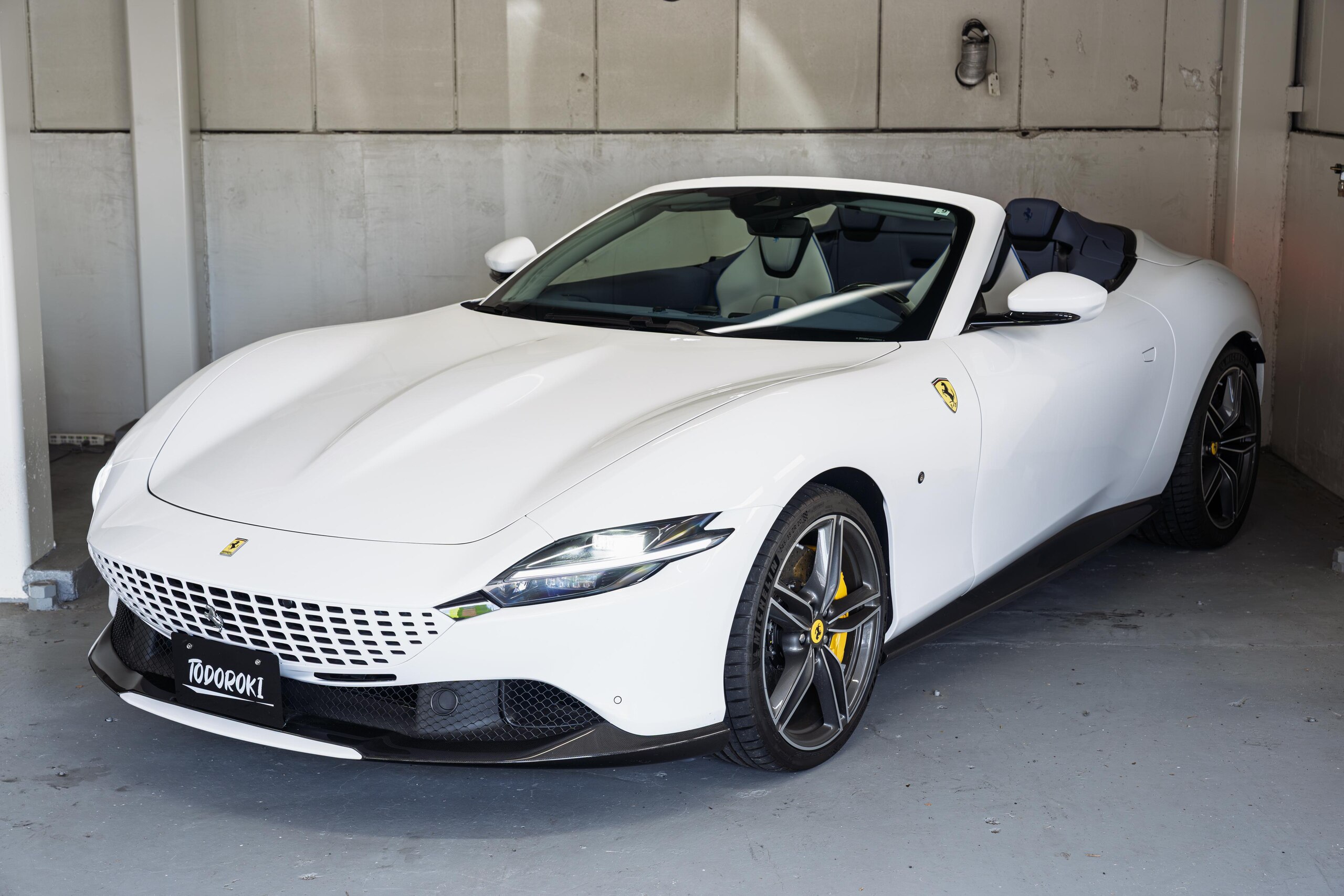 2025 Ferrari RomaSpider - フェラーリ ローマスパイダー F1 DCT OP1140 Bianco Cervino カーボン(リアディフューザー・シルカバー・Fスポイラー) LEDステアリング 鍛造ホイールダイアモンドカット 正規ディーラー車