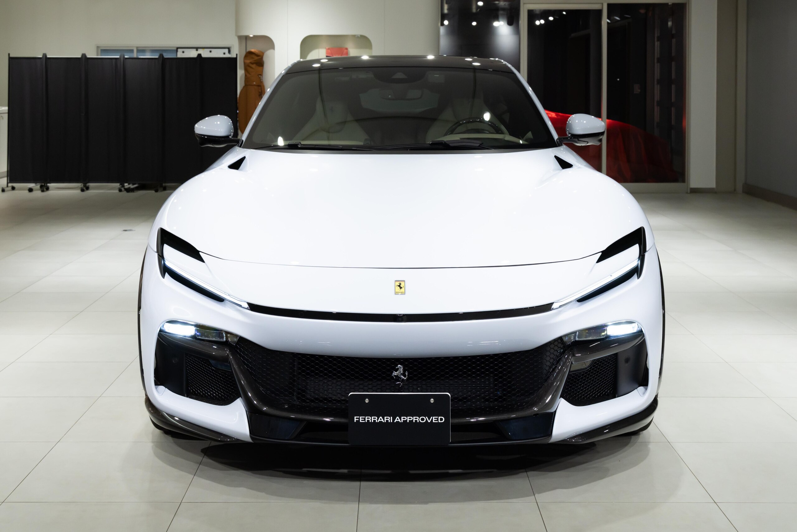 2025 Ferrari Purosangue - フェラーリ プロサングエ F1 DCT 4WD ヒストリカルカラーBiancoHirosima/Tortora LEDカーボンステア カーボンFスポイラー/ドアパネル/アーチ/リアディフューザー/アウターシル/クラスター イエローキャリパー
