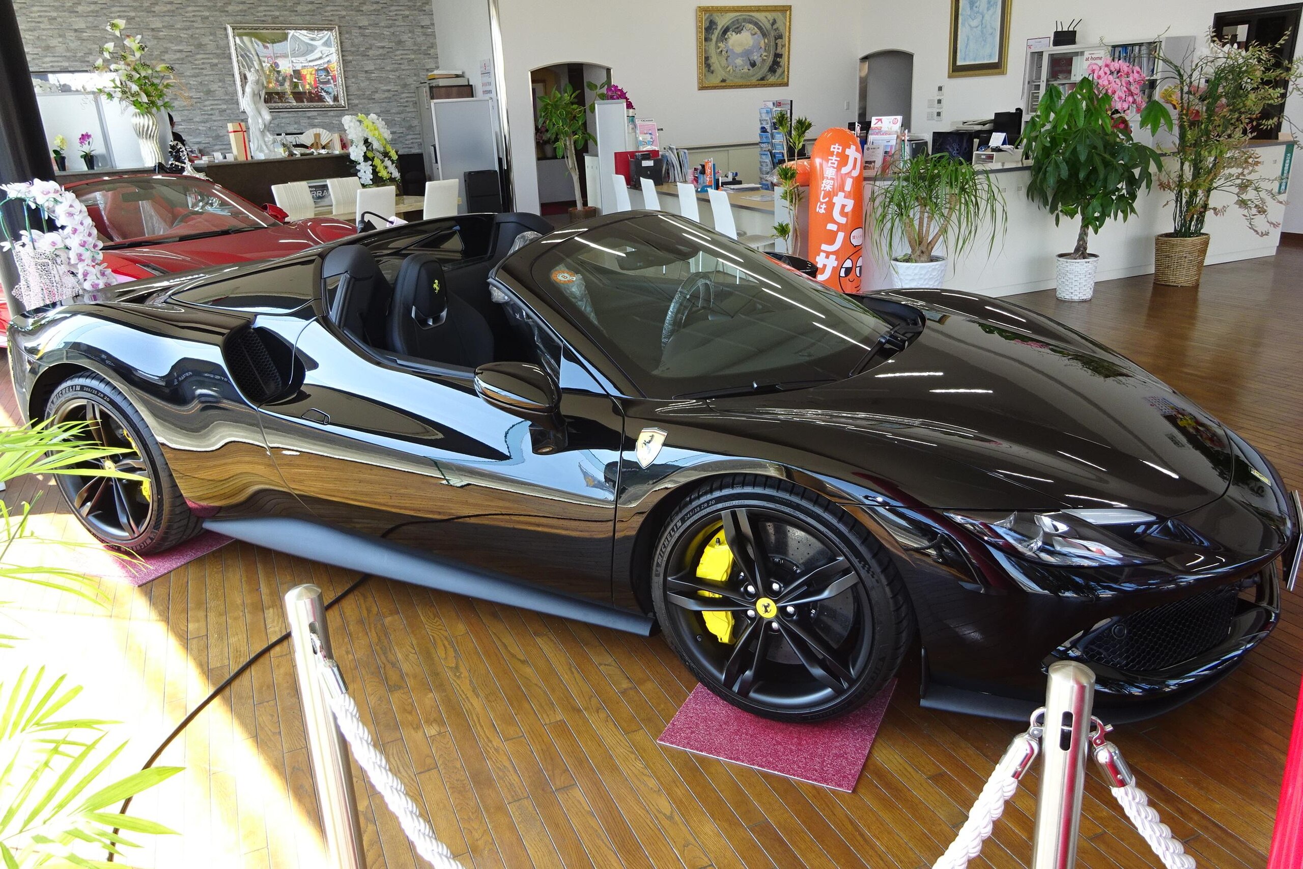 2025 Ferrari 296GTS - フェラーリ 296GTS F1 DCT パーソナリゼーションパック エンジンエリアカーボンファイバー フル電動シート ヘッドレスト跳馬刺繍 カーボンステアリングホイール エレクトリックサイドミラー サスペンションリフター バックレーダー