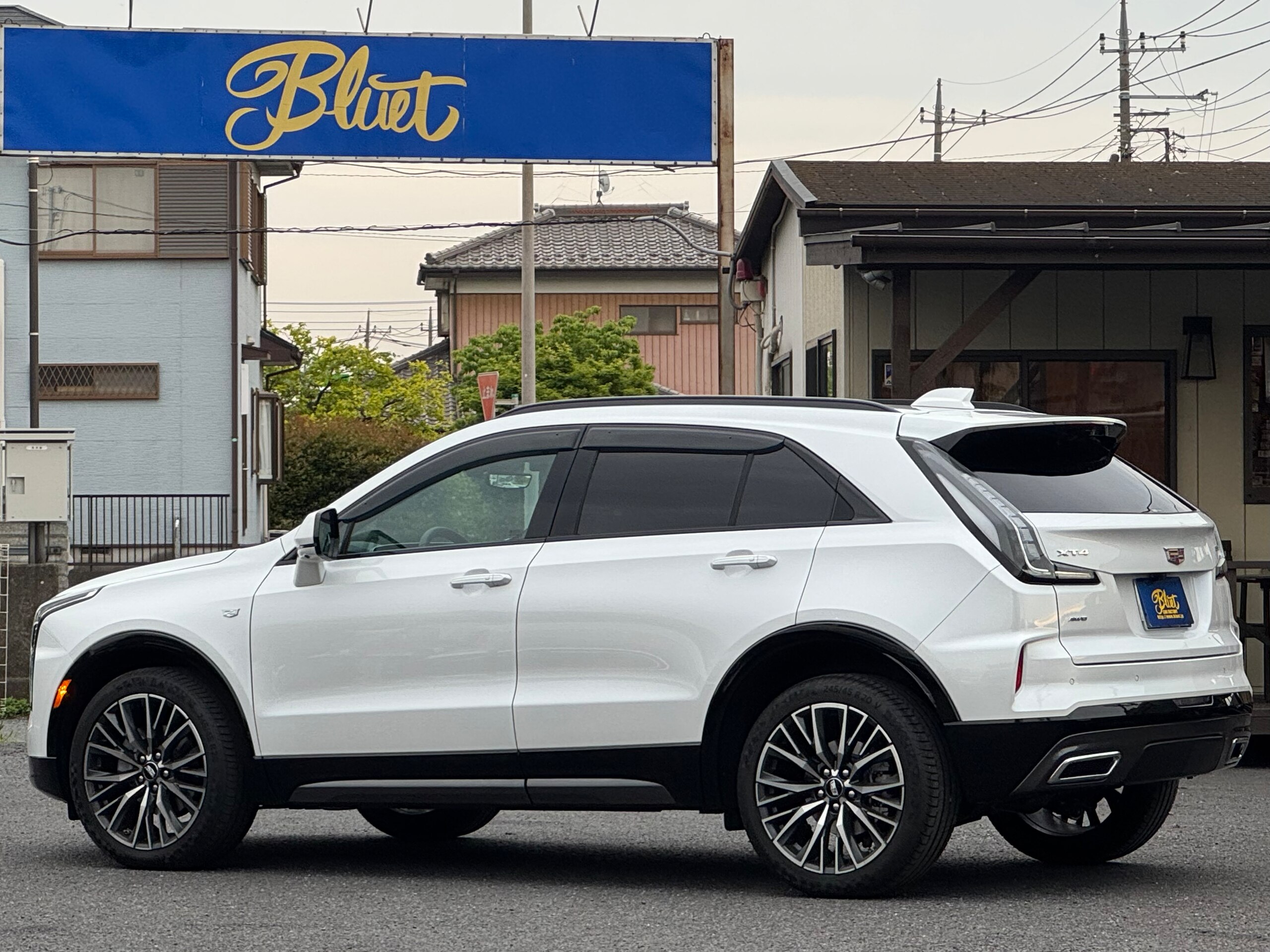 2025 Cadillac XT4 - キャデラック XT4 スポーツ 4WD スマートキー ETC2.0 9K33インチLEDディスプレイ AKG14スピーカー DOHCターボ 後期型専用20AW 衝突軽減ブレーキ 車線逸脱防止システム appleCarplay AndroidAuto 全周囲カメラ