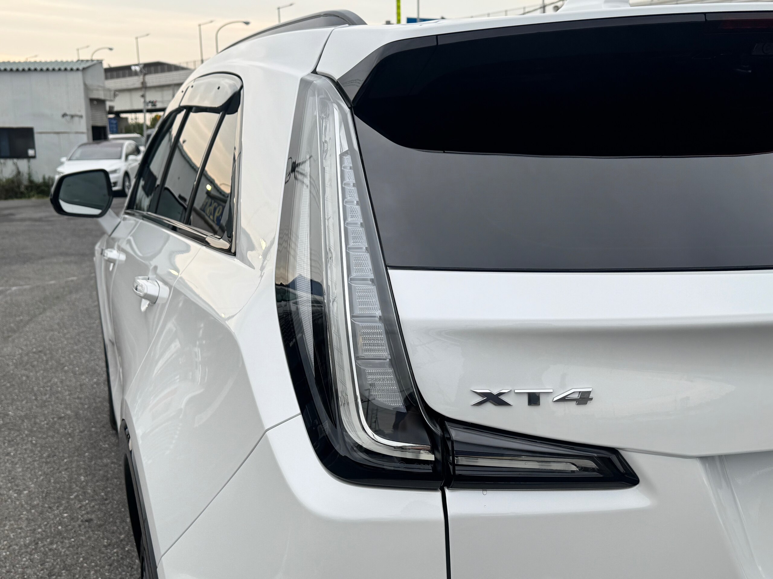 2025 Cadillac XT4 - キャデラック XT4 スポーツ 4WD スマートキー ETC2.0 9K33インチLEDディスプレイ AKG14スピーカー DOHCターボ 後期型専用20AW 衝突軽減ブレーキ 車線逸脱防止システム appleCarplay AndroidAuto 全周囲カメラ