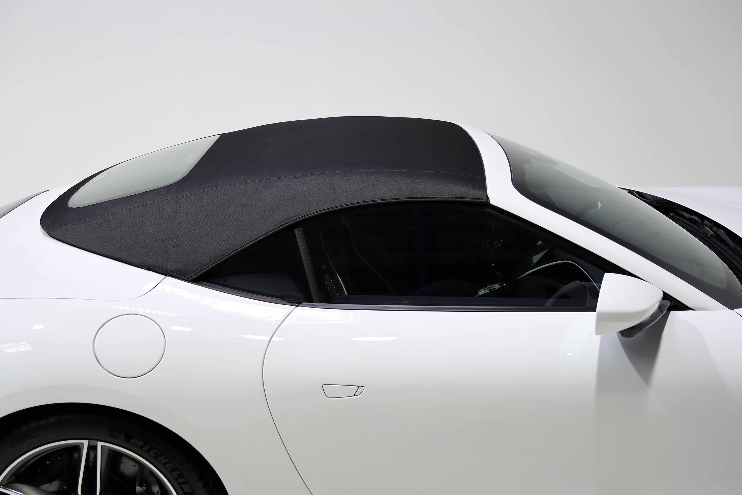 2025 Ferrari RomaSpider - フェラーリ ローマスパイダー F1 DCT カーボンファイバーLED付きステアリング フル電動シート