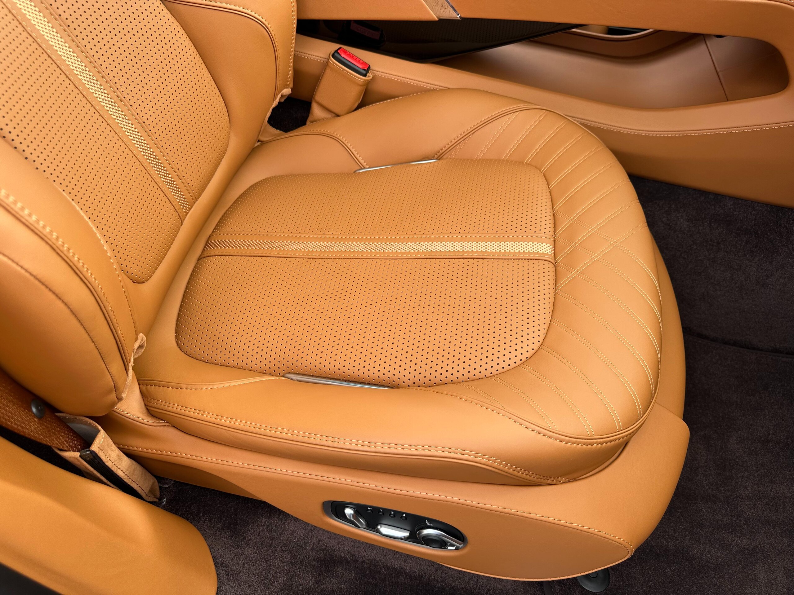 2025 Aston Martin DBX - アストンマーティン DBX 707 4WD DBX707 左ハンドル 2025年モデル
