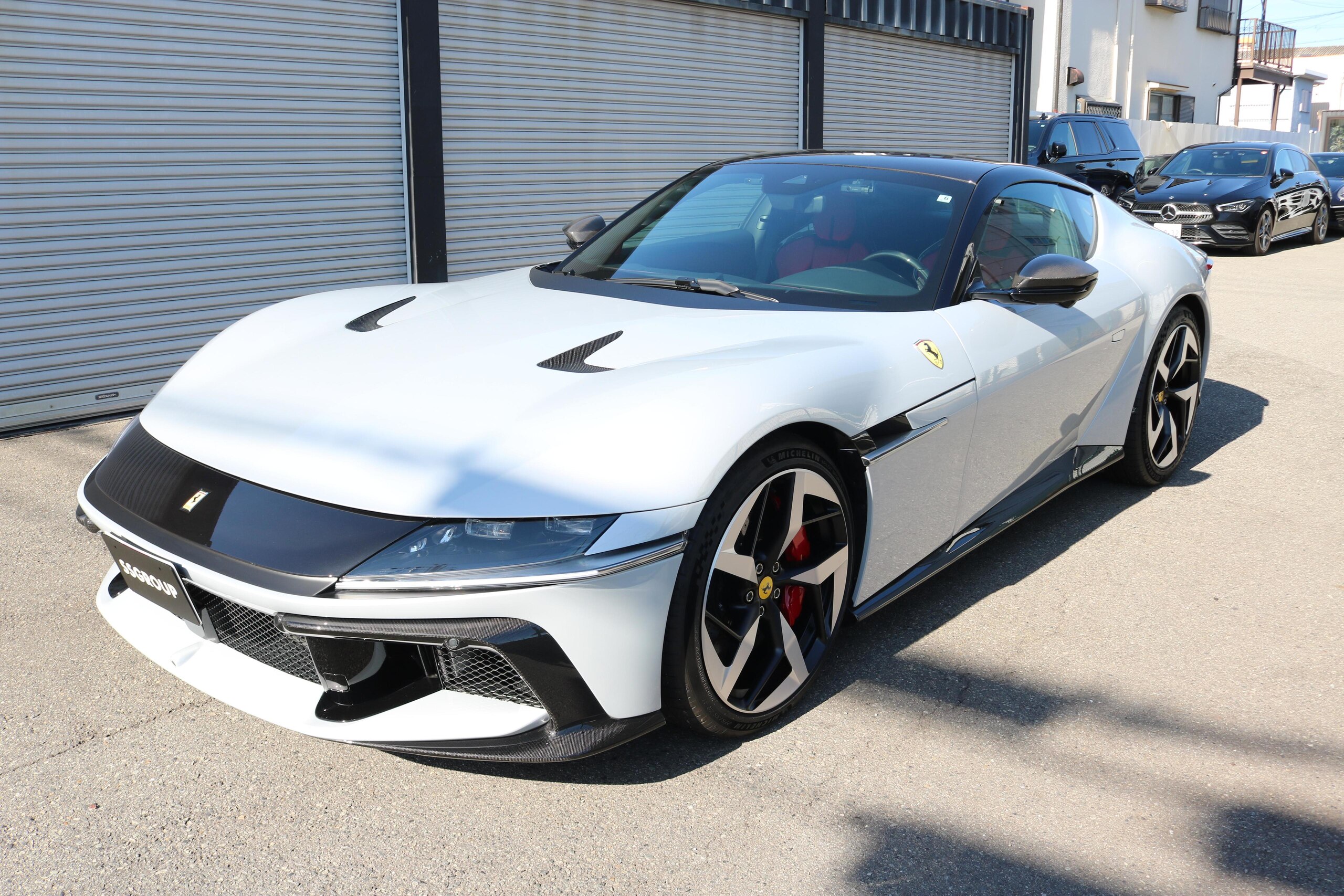 2025 Ferrari 12Cilindri - フェラーリ 12チリンドリ F1 DCT OP1547万 フロントリフター カーボンリアディフューザー カーボンエアインテーク カーボングロスルーフ カーボンアンダードアカバー カーボンミラー カーボンインストルメント カーボンシートバックトリム