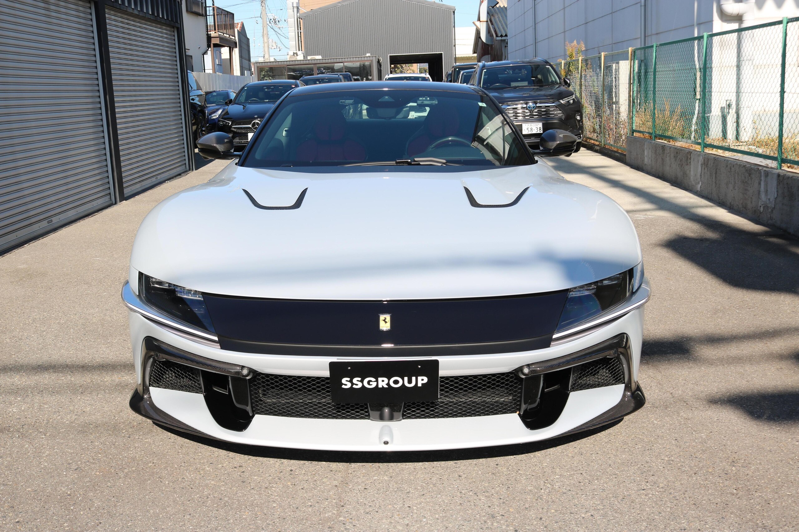 2025 Ferrari 12Cilindri - フェラーリ 12チリンドリ F1 DCT OP1547万 フロントリフター カーボンリアディフューザー カーボンエアインテーク カーボングロスルーフ カーボンアンダードアカバー カーボンミラー カーボンインストルメント カーボンシートバックトリム