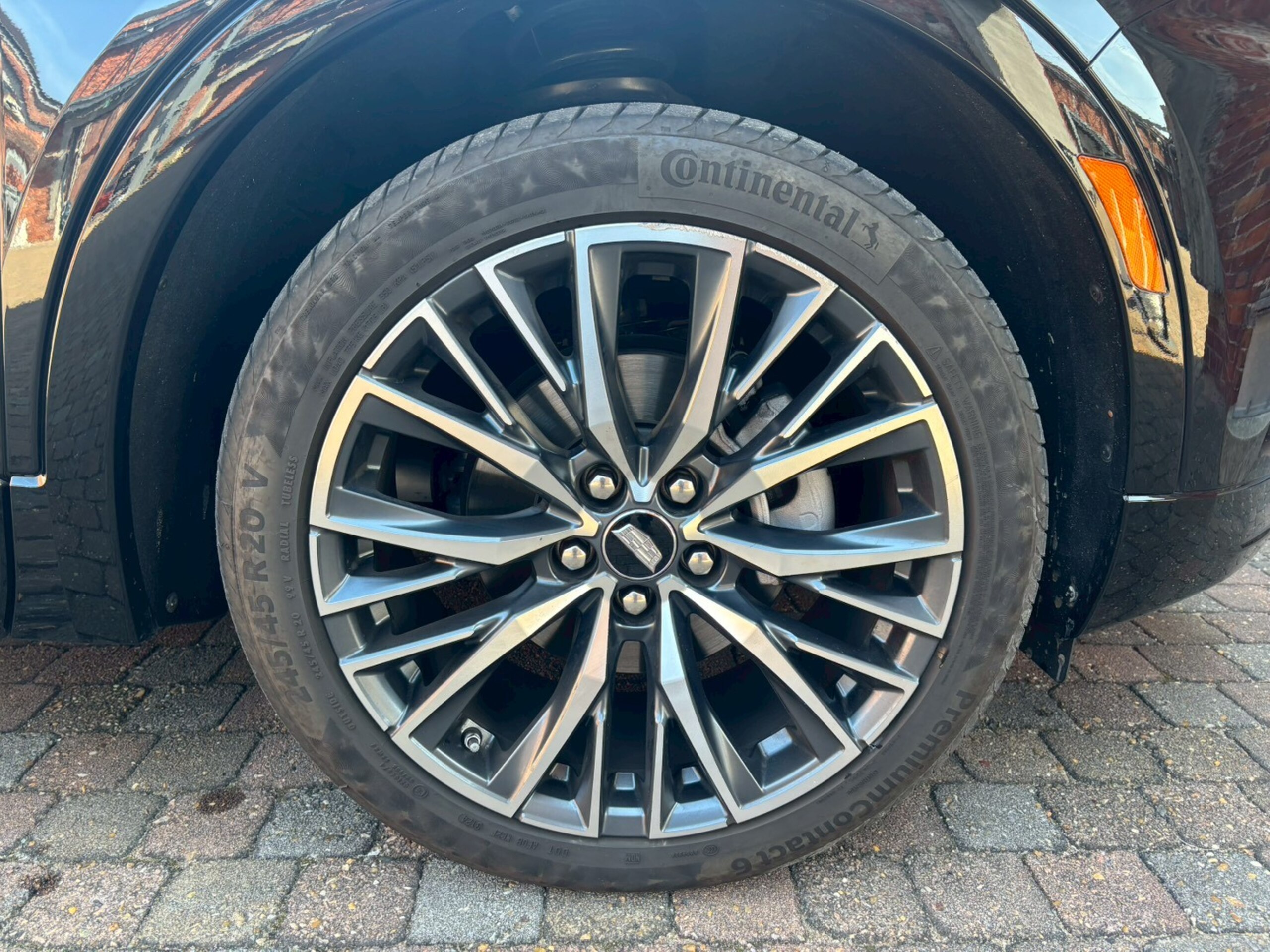 2025 Cadillac XT4 - キャデラック XT4 スポーツ 4WD 現行モデル/正規D車/ワンオーナー/黒革/全席シートヒーター/ベンチレーション/デジタルインナーミラー/AKGサウンド/全方位カメラ/Applecarplay/純正20インチアルミホイール/HUD/ACC/電動リアゲート