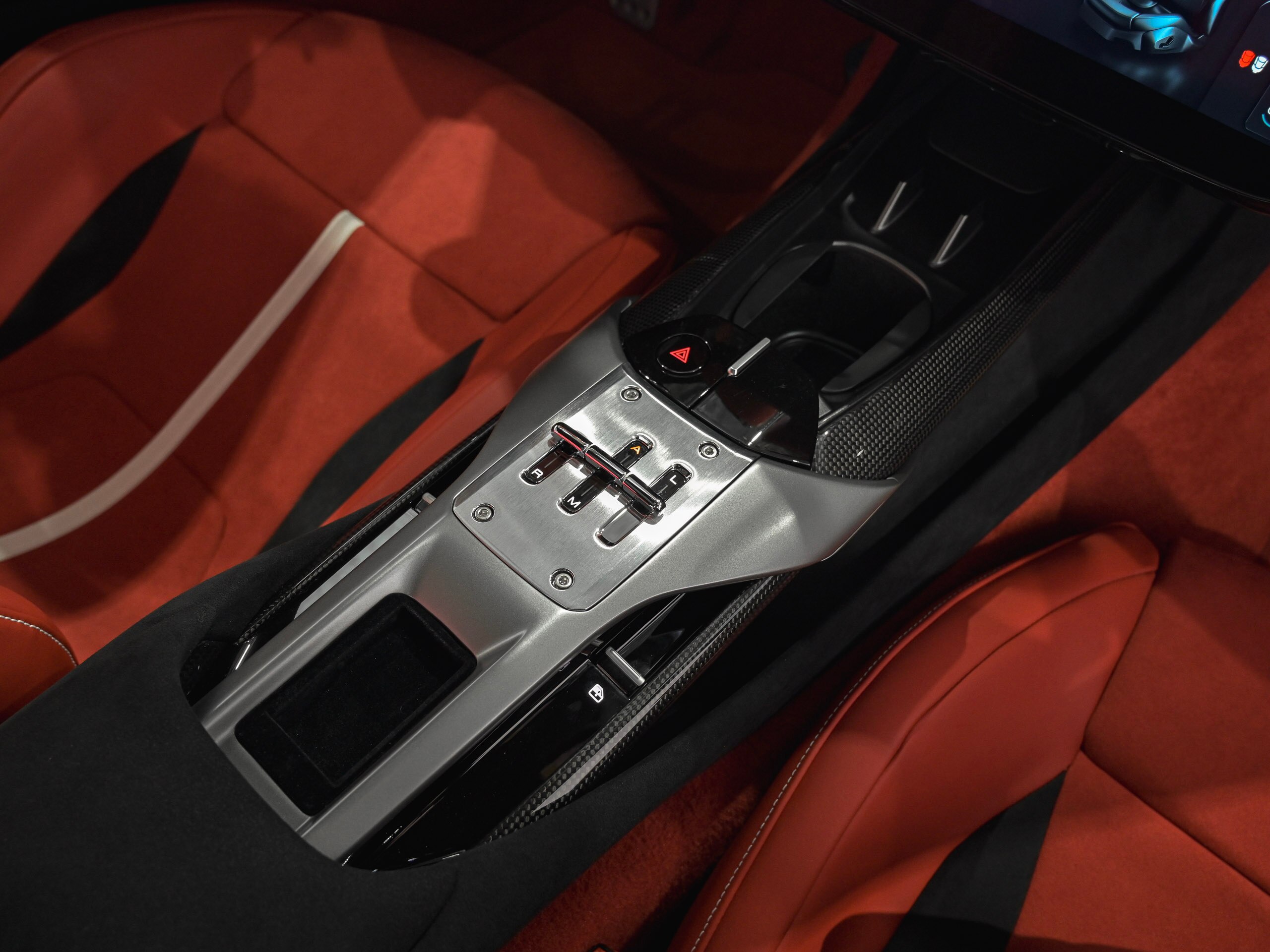 2025 Ferrari 12Cilindri - フェラーリ 12チリンドリ F1 DCT LED付カーボンファイバー・ステアリングホイール グロッシー・ブラックホイール カーボンファイバー・アウターシルカバー カーボンファイバー・リアデュフューザー