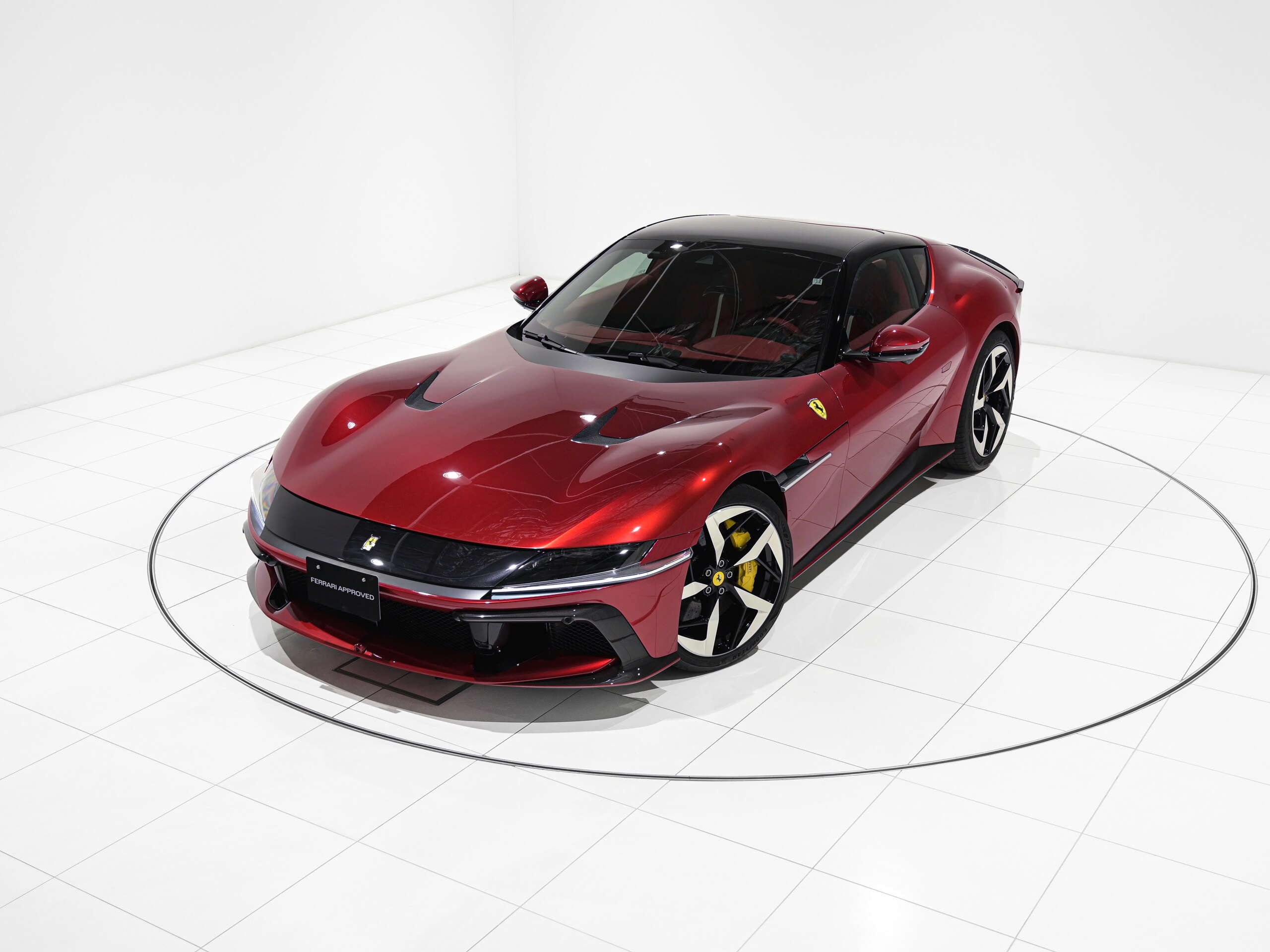 2025 Ferrari 12Cilindri - フェラーリ 12チリンドリ F1 DCT LED付カーボンファイバー・ステアリングホイール グロッシー・ブラックホイール カーボンファイバー・アウターシルカバー カーボンファイバー・リアデュフューザー