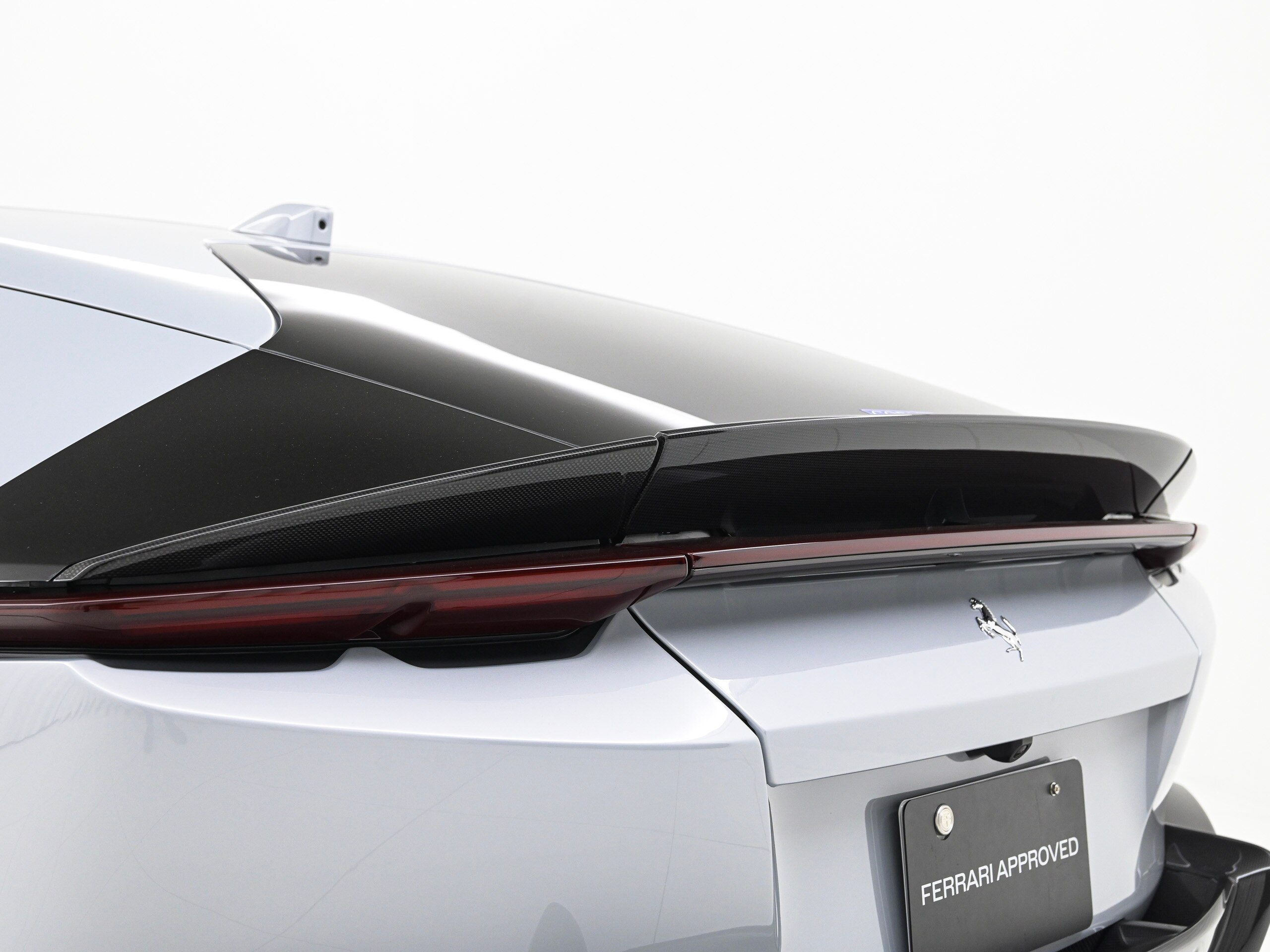 2025 Ferrari 12Cilindri - フェラーリ 12チリンドリ F1 DCT Bianco Artico LED付ステアリング 全周囲カメラ 21インチマットブラックダイヤモンドホイール カーボン製エクステリア リフター