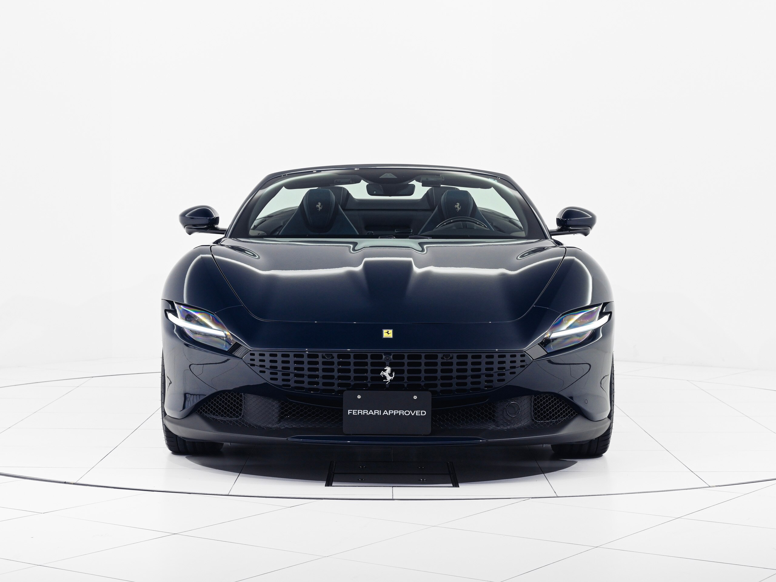 2025 Ferrari RomaSpider - フェラーリ ローマスパイダー F1 DCT バックレーダー サラウンドビューカメラ ダイヤモンド研磨仕上鍛造ホイール LED付ステアリング フロアカーペット刺繍 FCAM