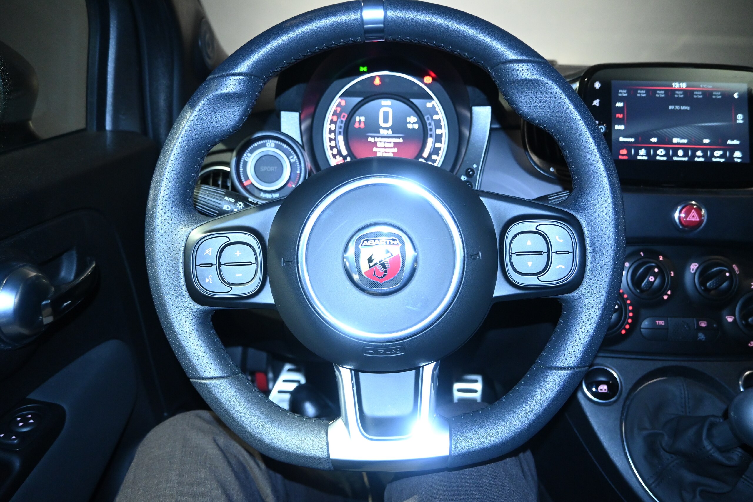 2025 Abarth 595C - 2025 أبارث 595C