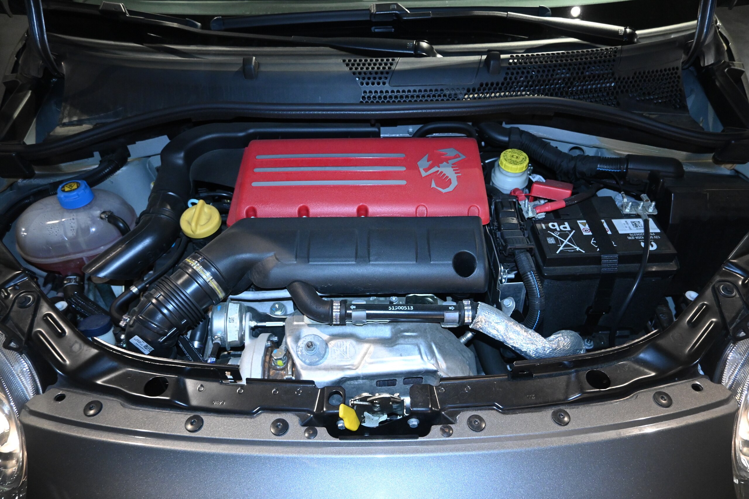 2025 Abarth 595C - 2025 أبارث 595C
