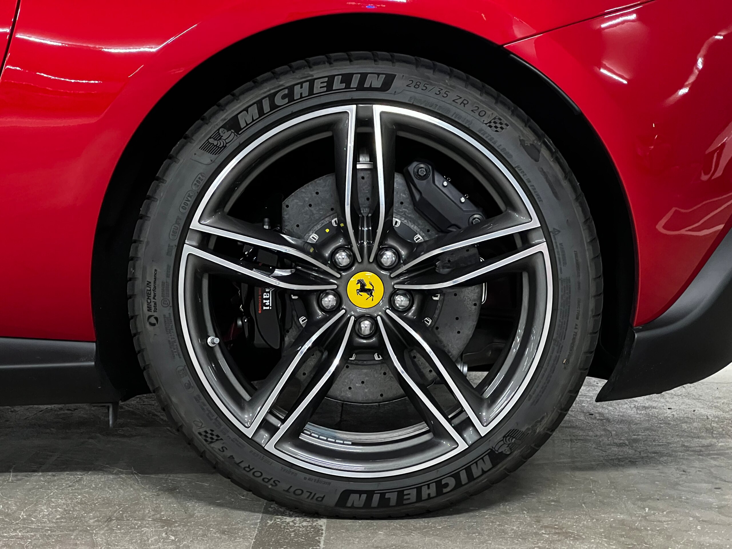 2025 Ferrari RomaSpider - フェラーリ ローマスパイダー F1 DCT 内装クオイオ ベンチレーションシート マグネライドサスペンション LEDカーボンステア ステアリングヒーター