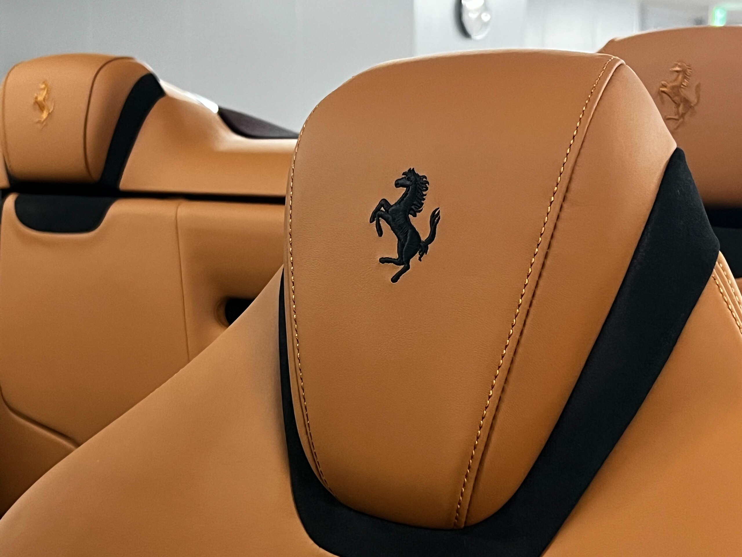 2025 Ferrari RomaSpider - フェラーリ ローマスパイダー F1 DCT 内装クオイオ ベンチレーションシート マグネライドサスペンション LEDカーボンステア ステアリングヒーター