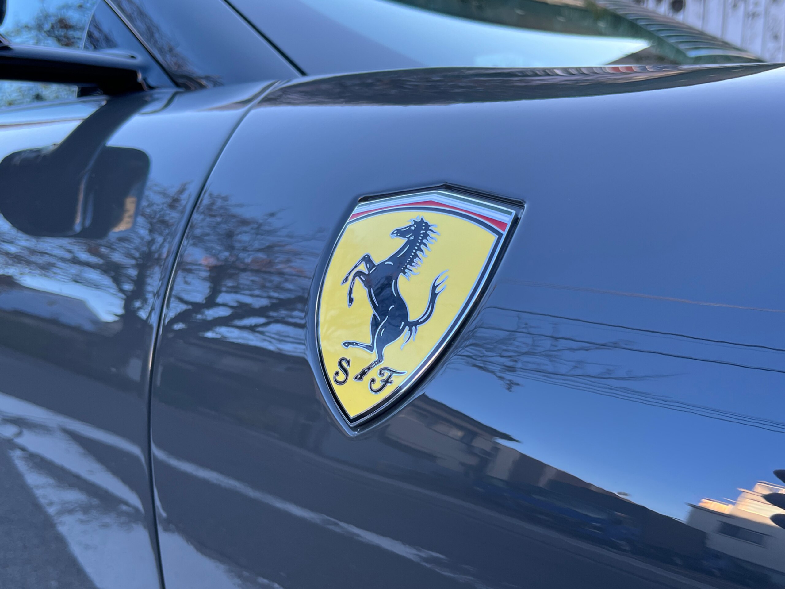 2025 Ferrari RomaSpider - フェラーリ ローマスパイダー F1 DCT OP779 カーボンフロントスポイラー&リアディフューザー&シルカバー スポークエクゾースト LEDカーボンファイバーステアリング マグネライドショックアブソーバー 20インチ鍛造ダイヤモンドカットAW