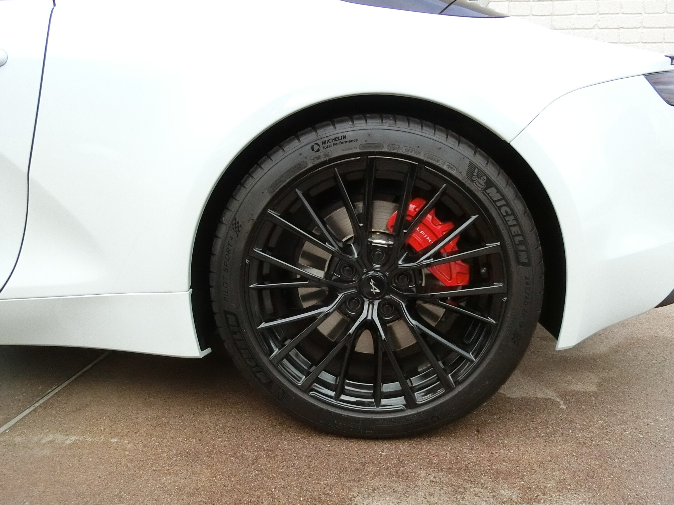 2025 Alpine A110 - アルピーヌ A110 S D車&左ハンドル 走行492km 延長保証加入 カーボンルーフ カーボンリップ カーボンスポイラー パール ナビ 屋内車庫保管 Aカープレイ&Aオート Bカメラ OP&カスタム220