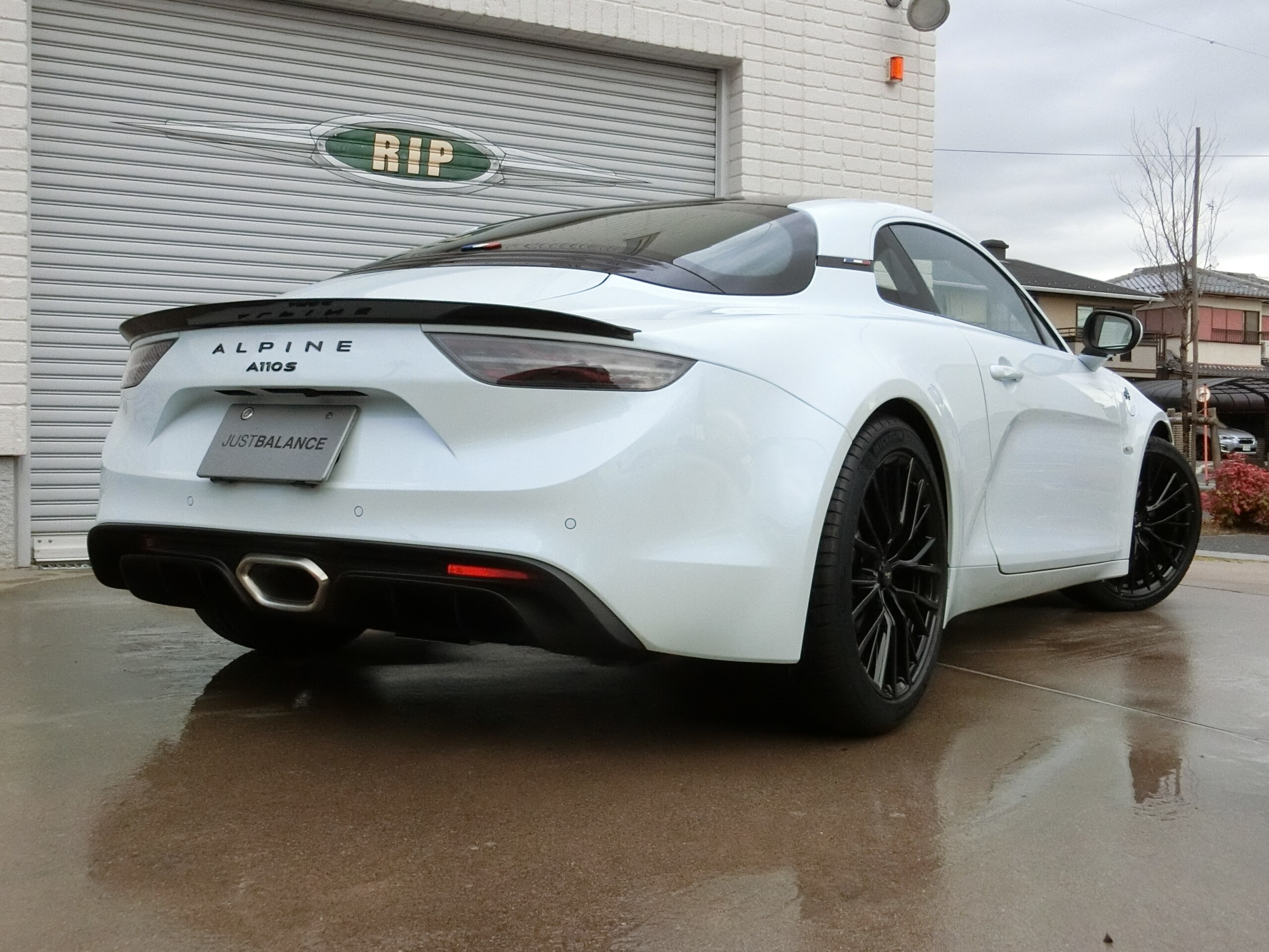 2025 Alpine A110 - アルピーヌ A110 S D車&左ハンドル 走行492km 延長保証加入 カーボンルーフ カーボンリップ カーボンスポイラー パール ナビ 屋内車庫保管 Aカープレイ&Aオート Bカメラ OP&カスタム220
